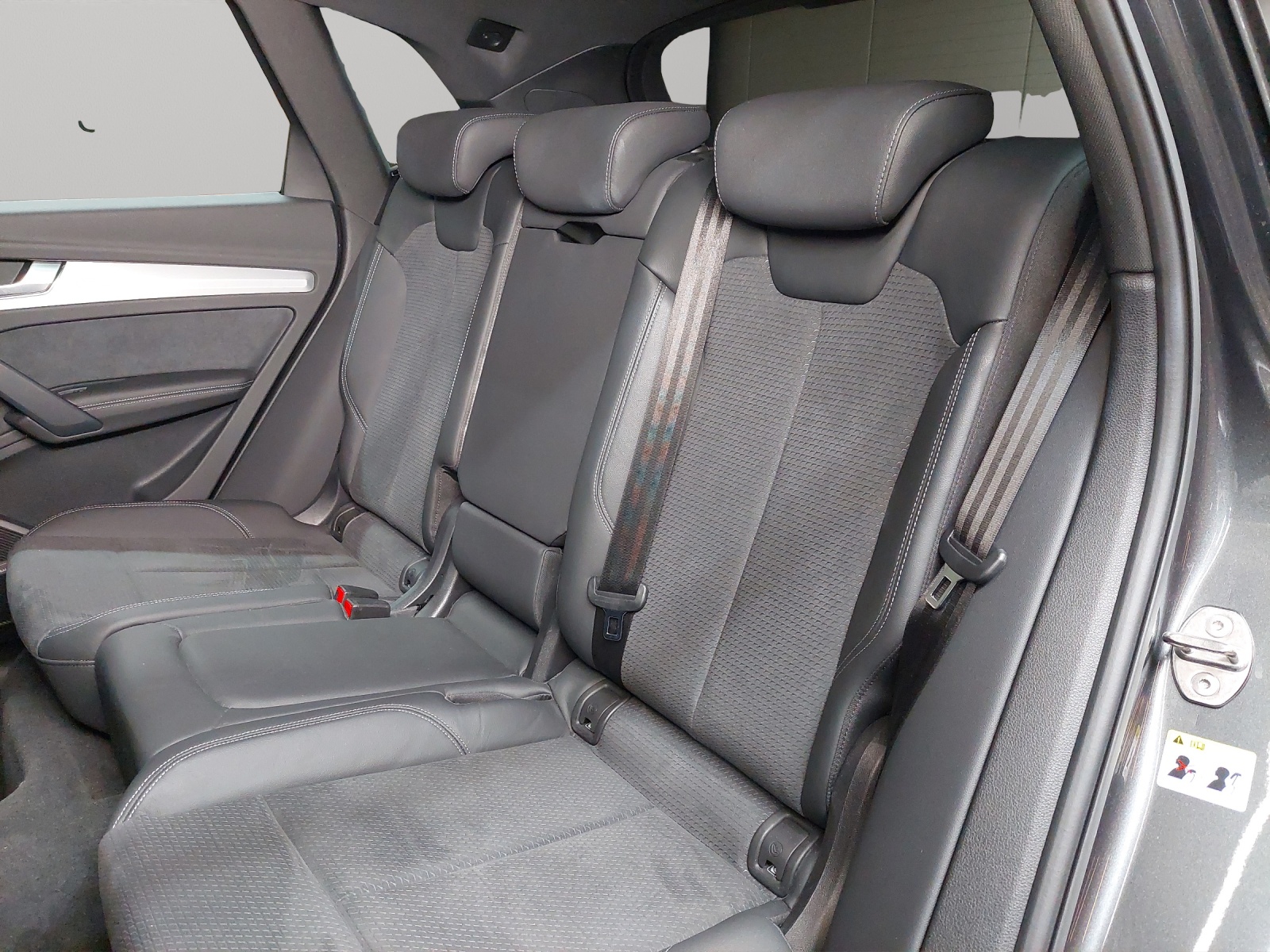 AUDI Q5 45 TFSI S-line quattro S-tronic-image-7