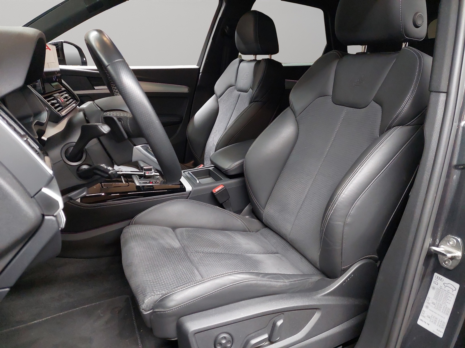 AUDI Q5 45 TFSI S-line quattro S-tronic-image-5