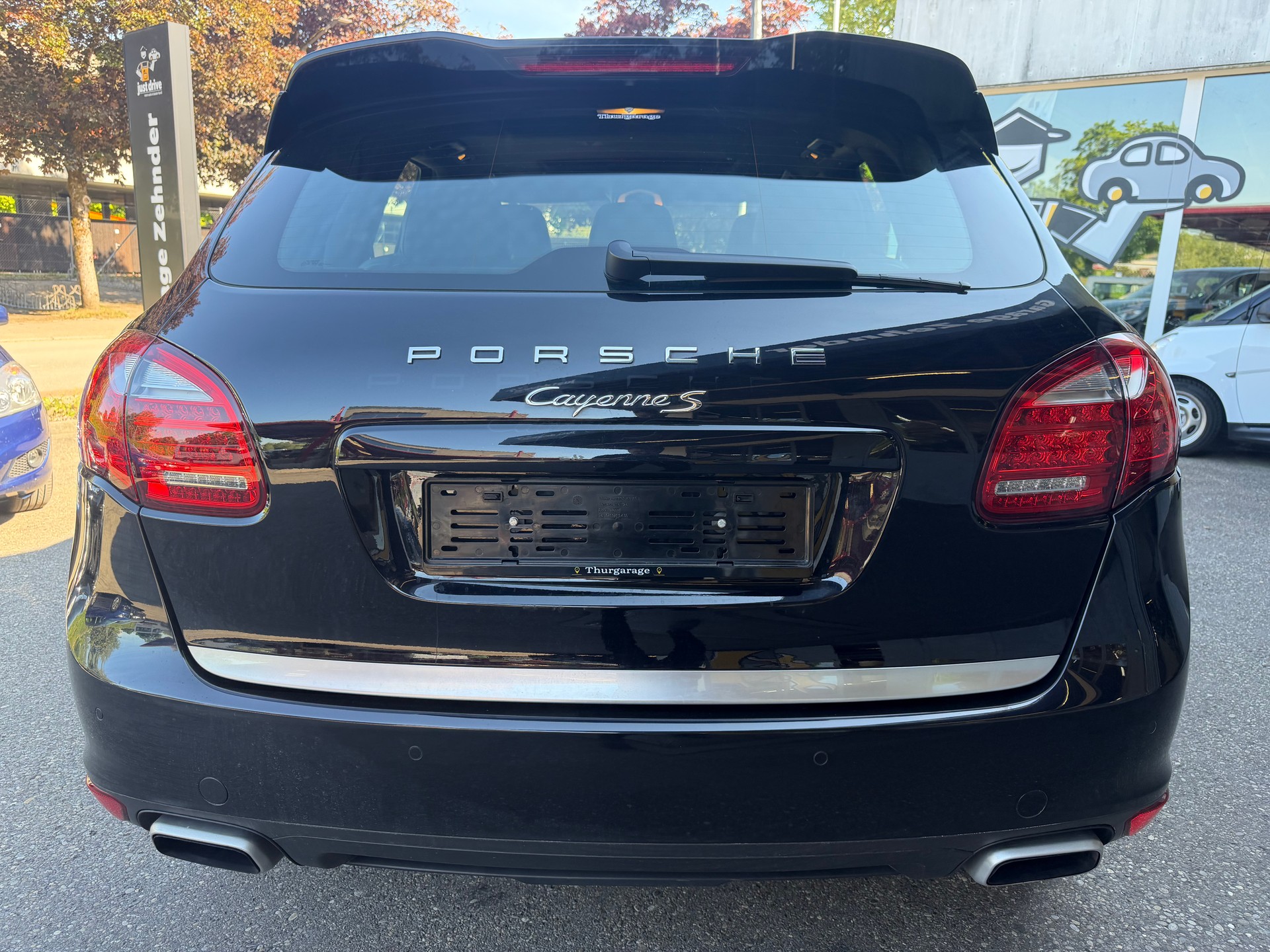PORSCHE Cayenne S-showroom-element-2