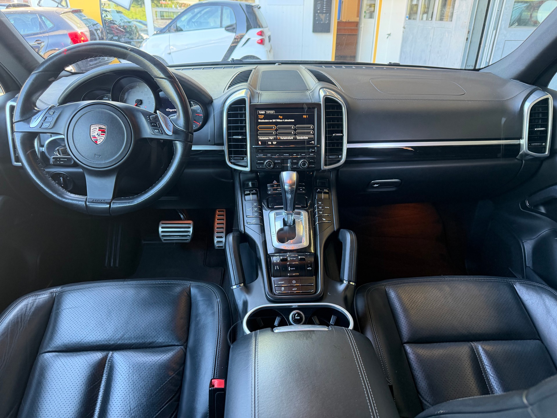 PORSCHE Cayenne S-image-9