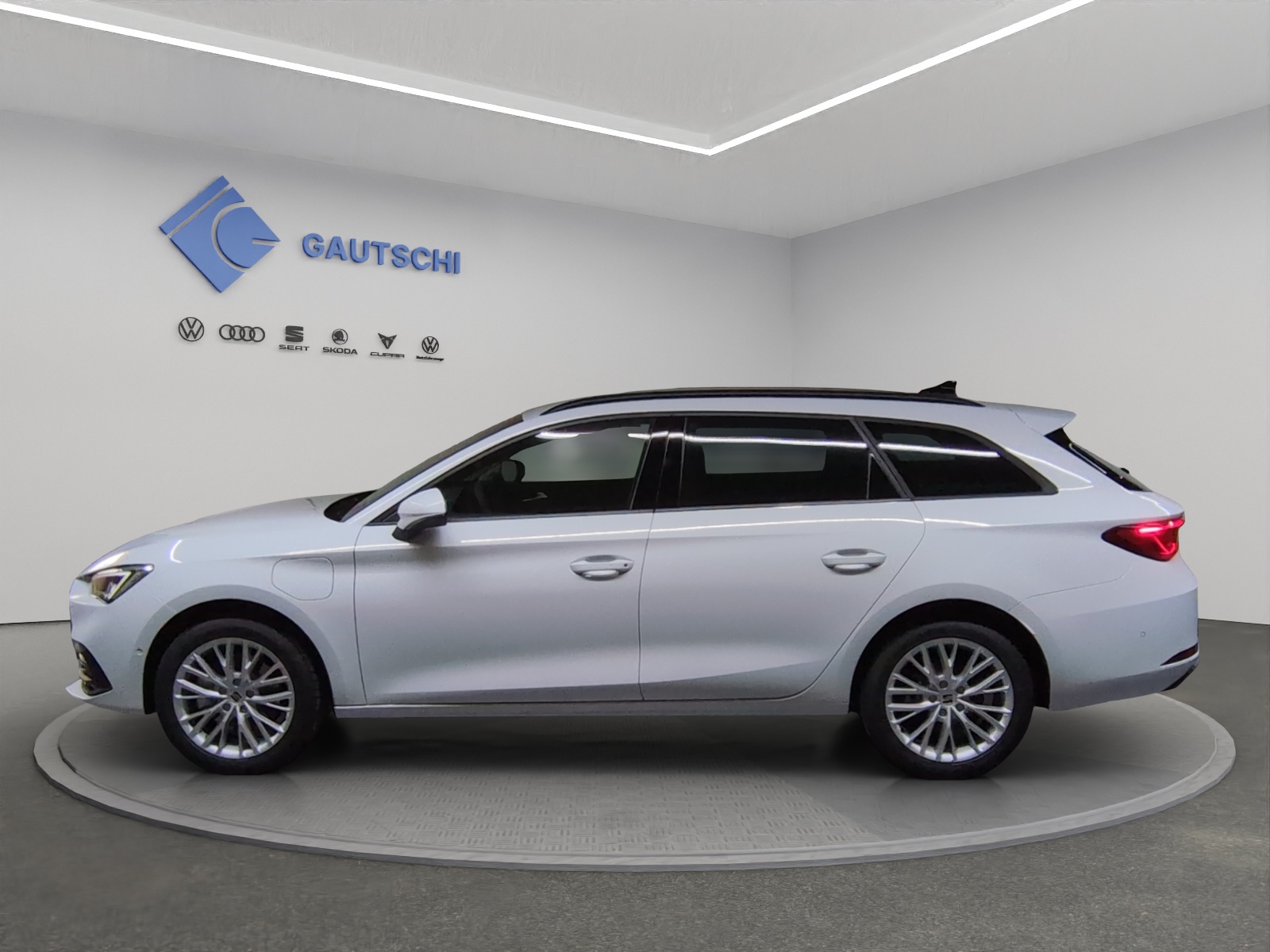 SEAT Leon ST 1.5 eHybrid pHEV DSG Style-image-1