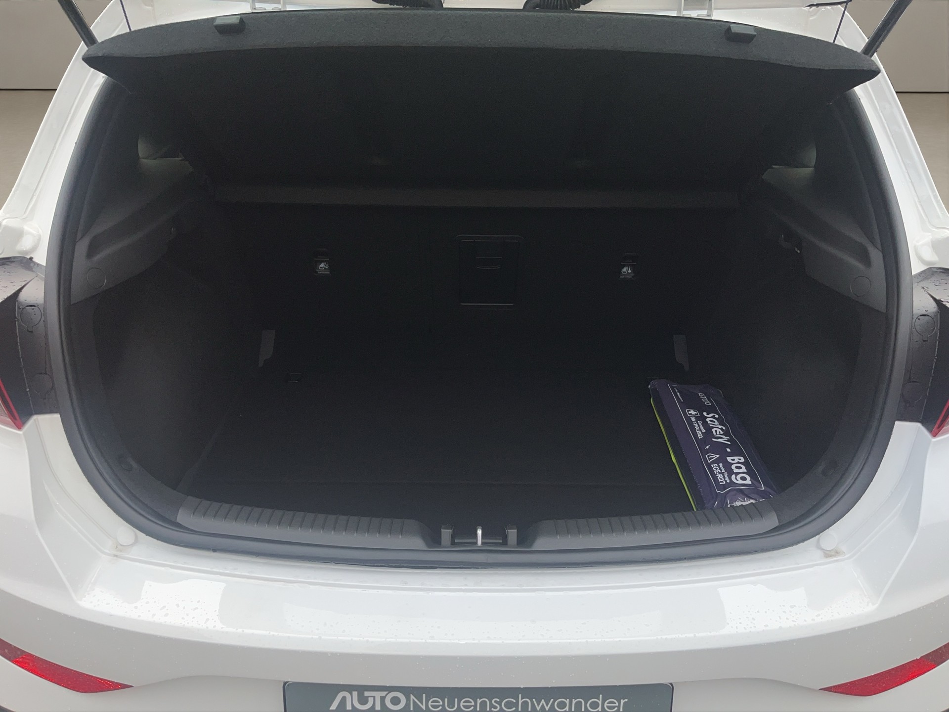 HYUNDAI i30 1.5 T-GDi Amplia 48V MH DCT-image-10
