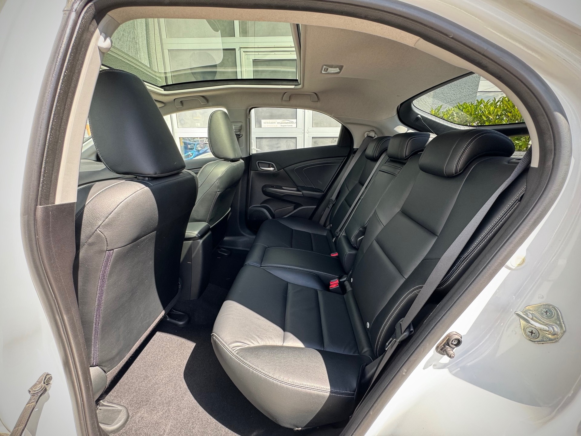 HONDA Civic 1.8 i-VTEC Executive Automat - Véhicule Suisse (CH)-image-10