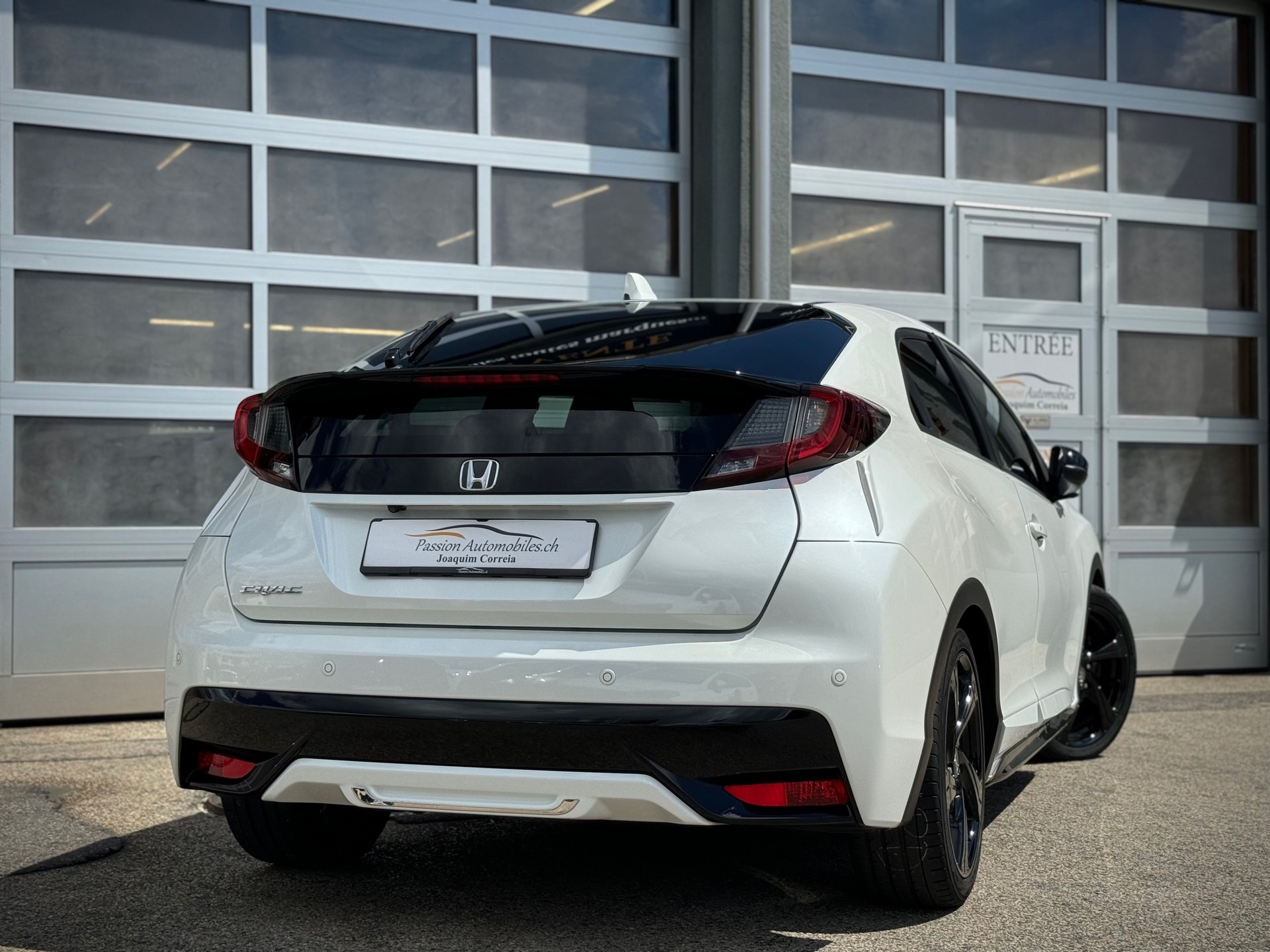 HONDA Civic 1.8 i-VTEC Executive Automat - Véhicule Suisse (CH)-image-1