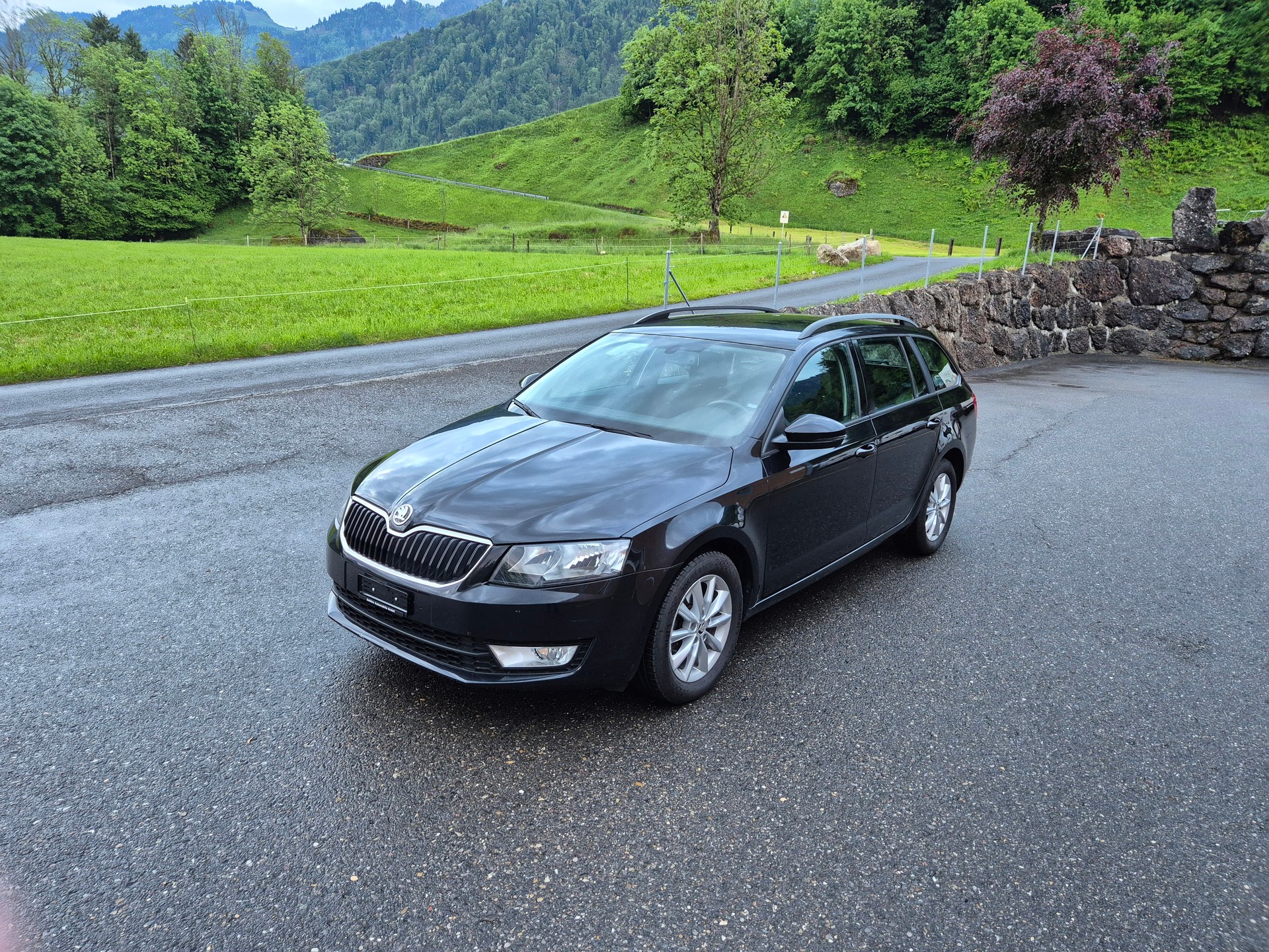 SKODA Octavia Combi 2.0 TDI Ambition 4x4-image-0