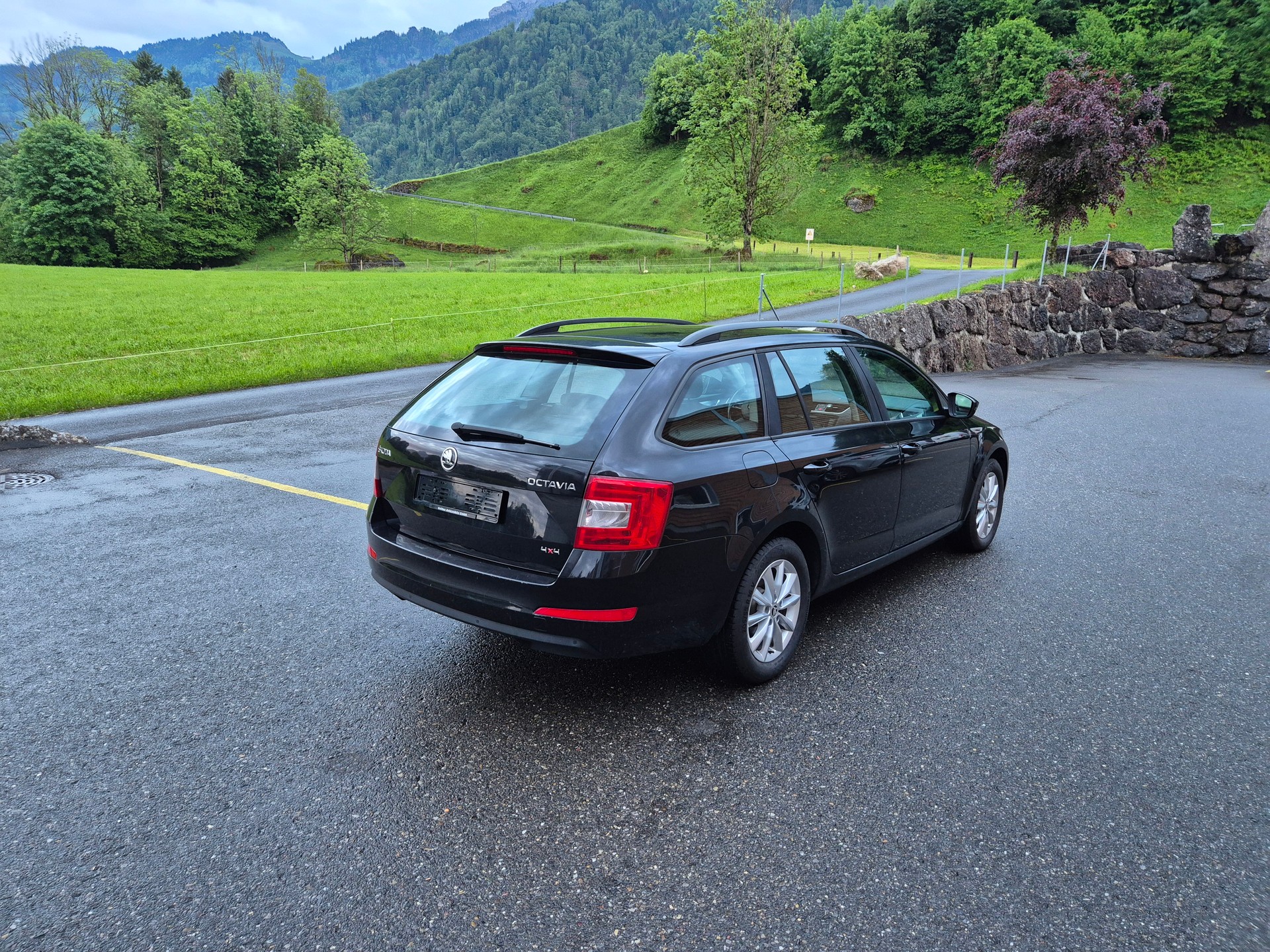 SKODA Octavia Combi 2.0 TDI Ambition 4x4-image-4