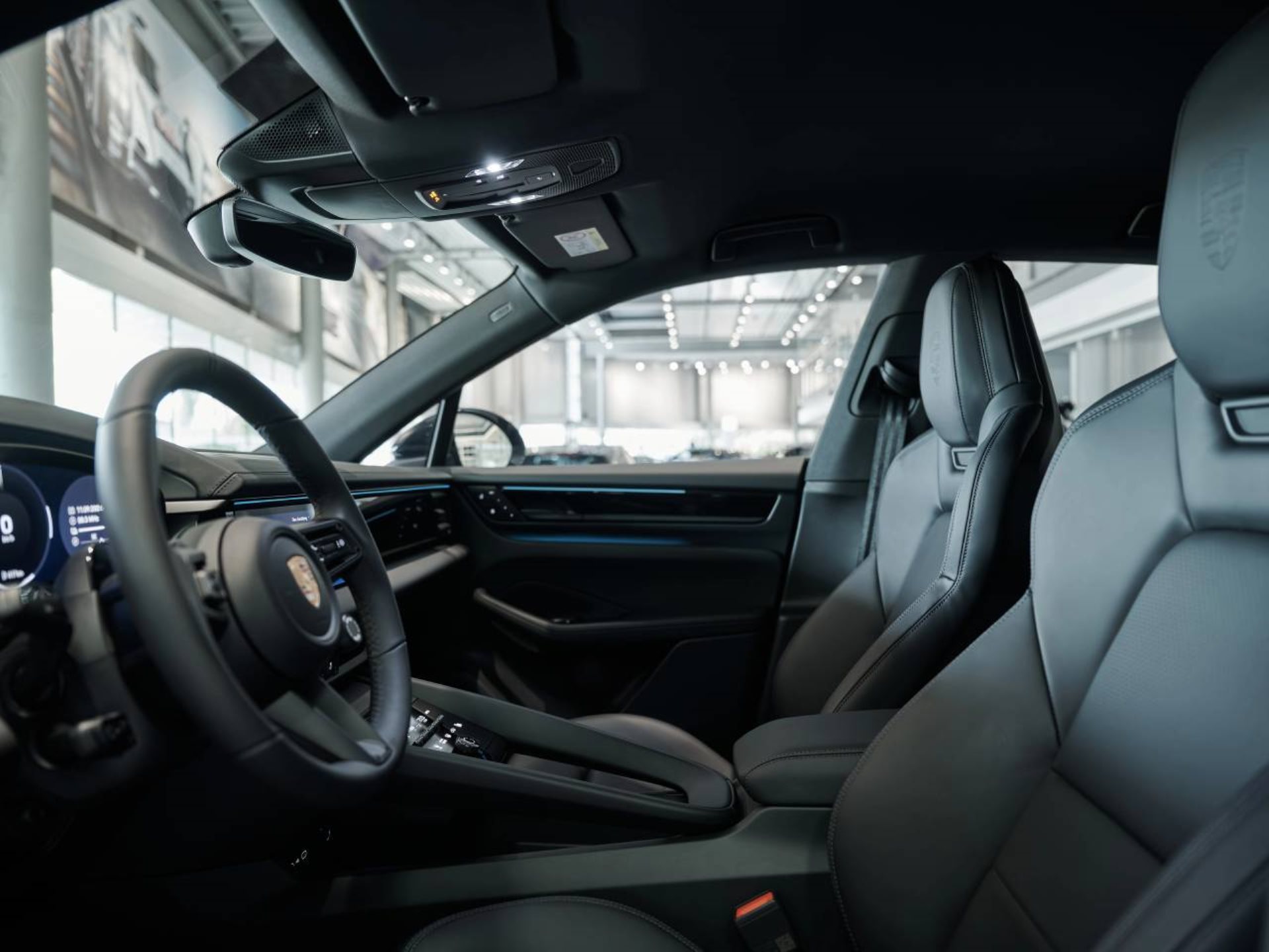 PORSCHE Macan 4S-showroom-element-3