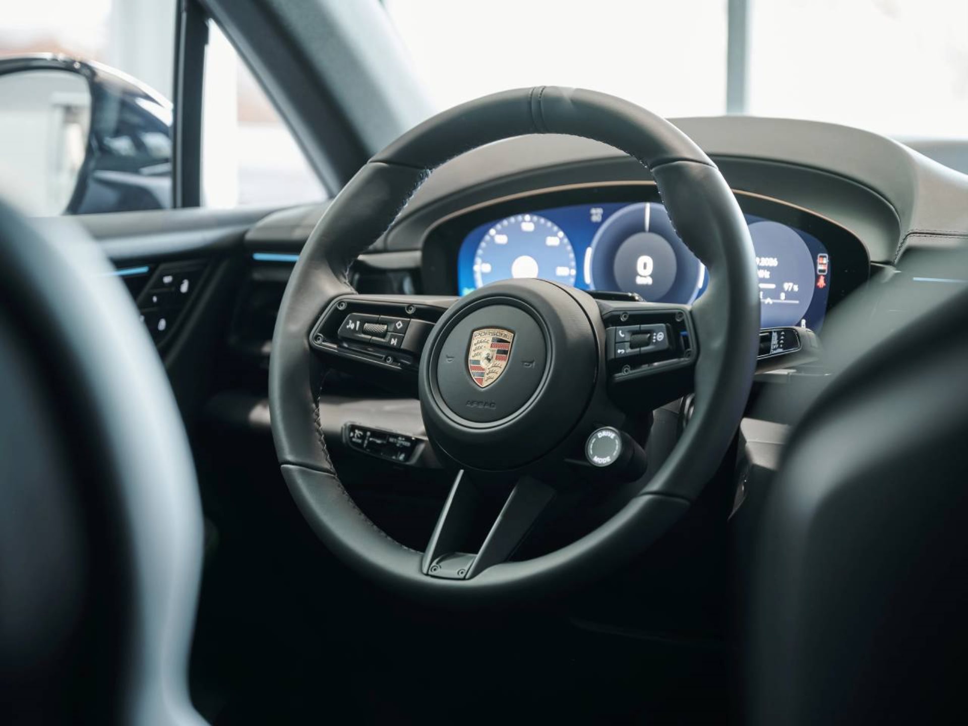 PORSCHE Macan 4S-image-14