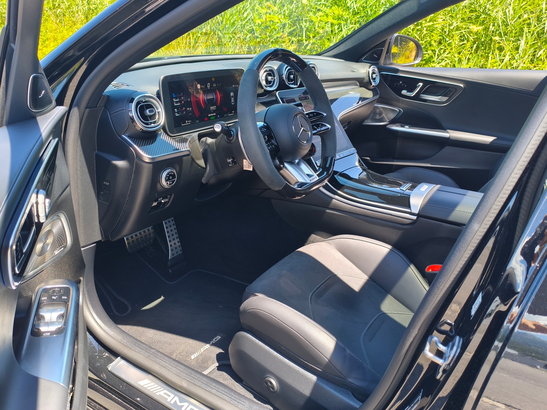 MERCEDES-BENZ C 63 S AMG E Performance 4 Matic-image-12