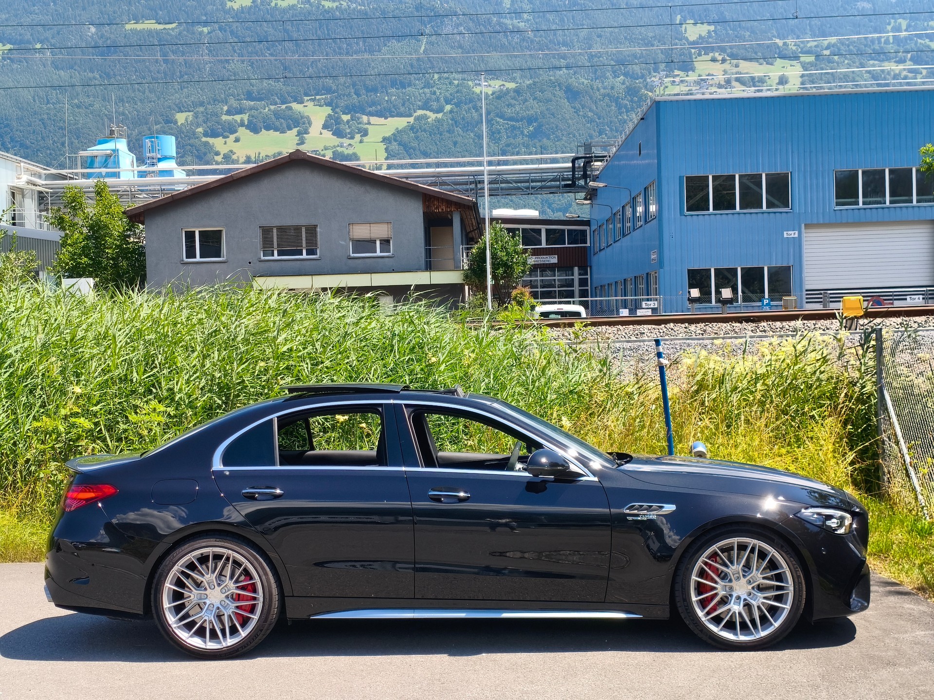 MERCEDES-BENZ C 63 S AMG E Performance 4 Matic-image-4