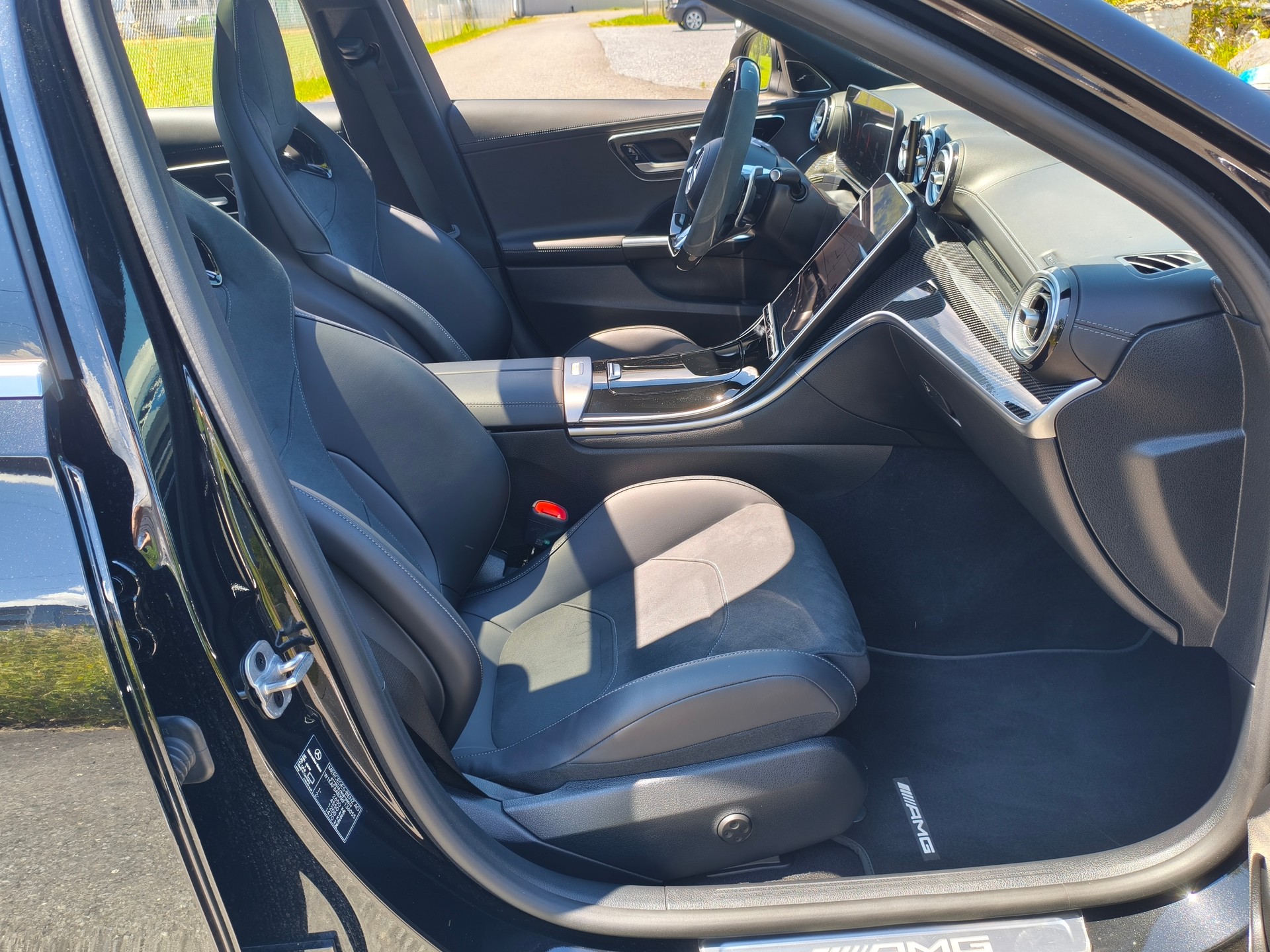 MERCEDES-BENZ C 63 S AMG E Performance 4 Matic-image-15
