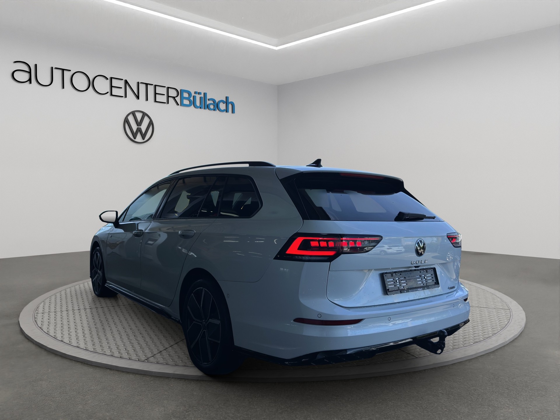 VW Golf Variant 2.0 TSI R-Line DSG 4 Motion-image-6
