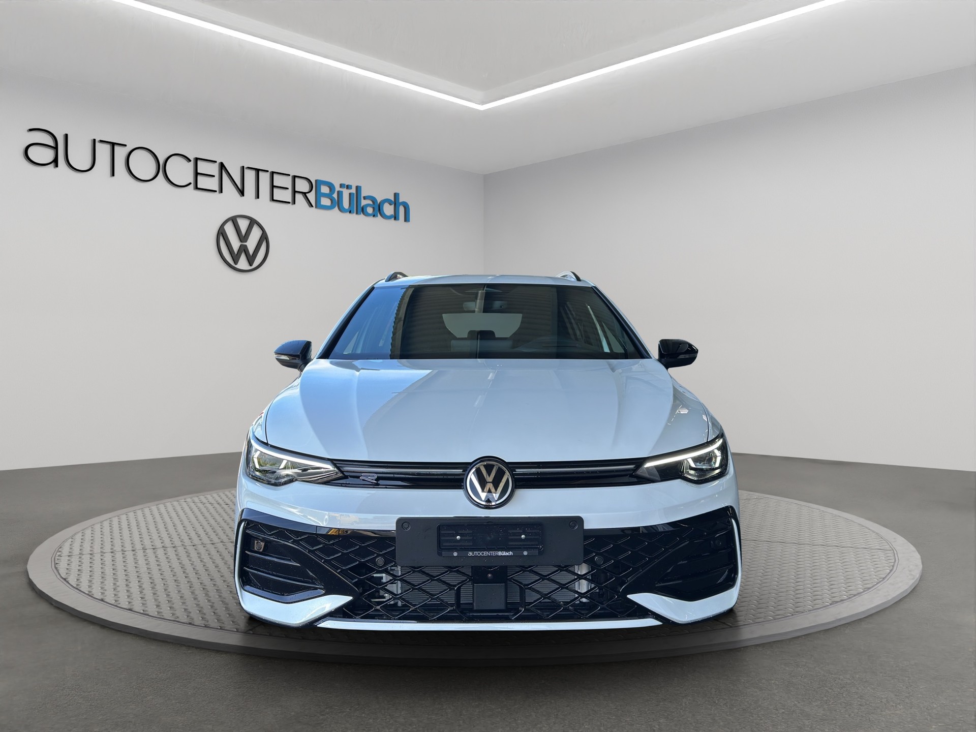 VW Golf Variant 2.0 TSI R-Line DSG 4 Motion-image-1