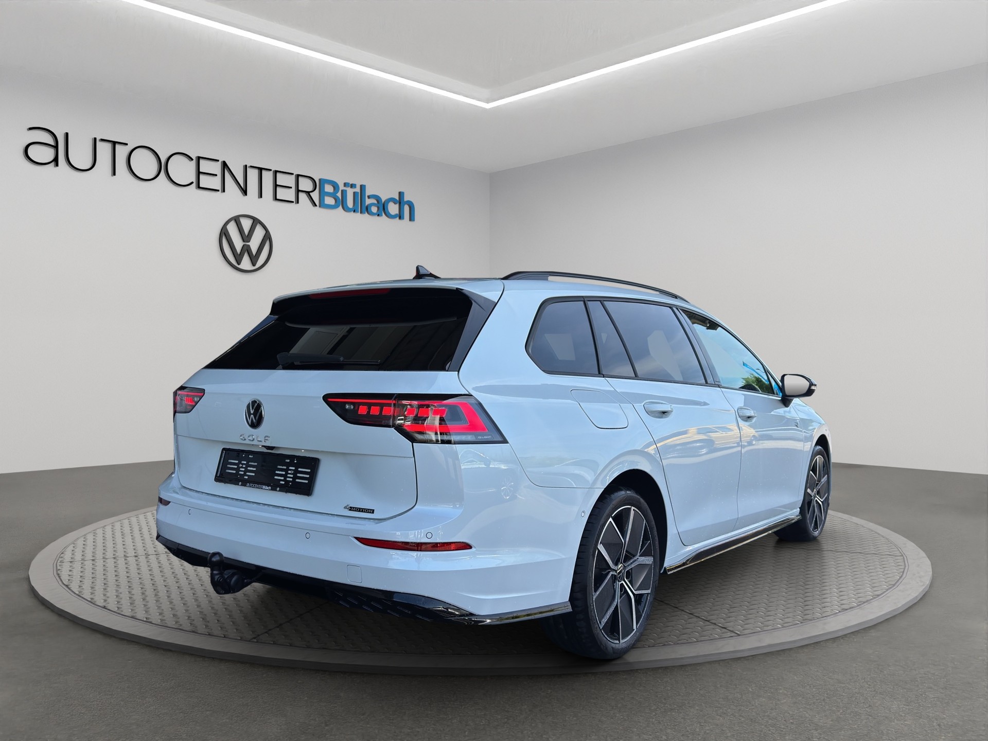 VW Golf Variant 2.0 TSI R-Line DSG 4 Motion-image-4