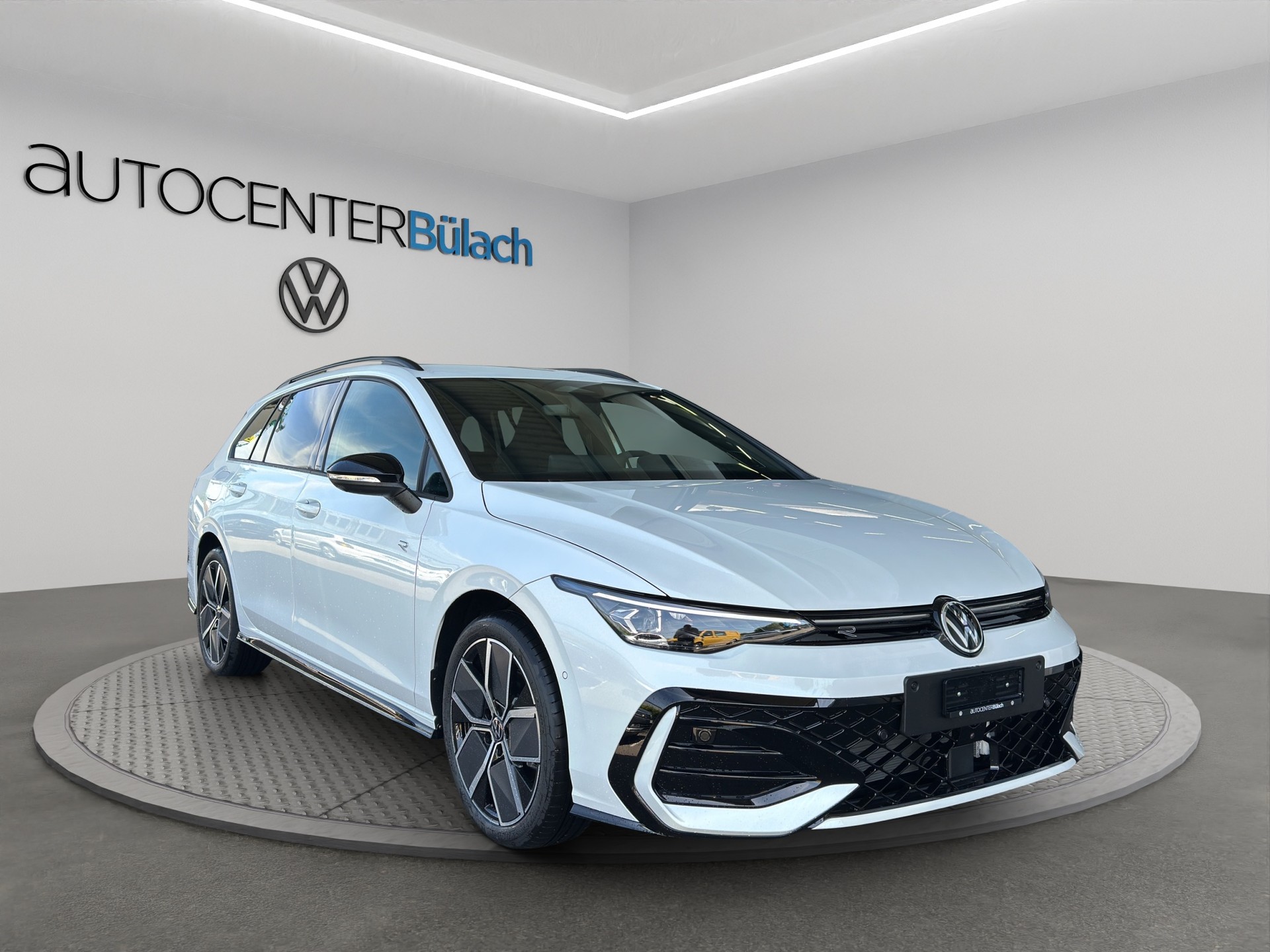 VW Golf Variant 2.0 TSI R-Line DSG 4 Motion-image-2