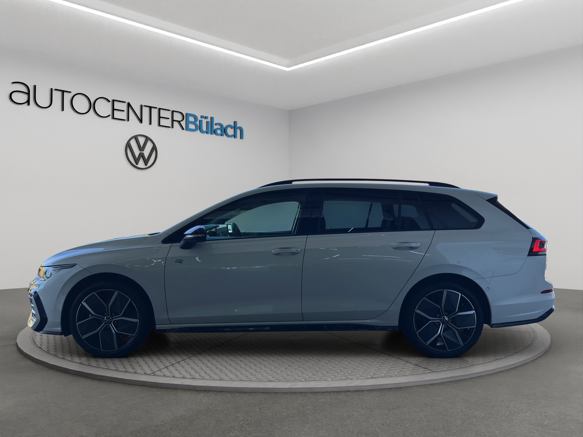 VW Golf Variant 2.0 TSI R-Line DSG 4 Motion-image-7