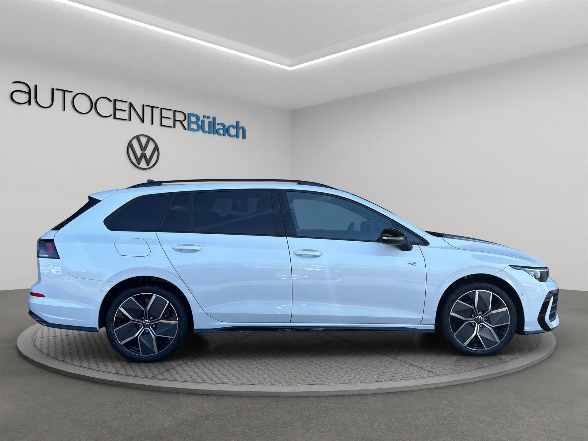 VW Golf Variant 2.0 TSI R-Line DSG 4 Motion-image-3