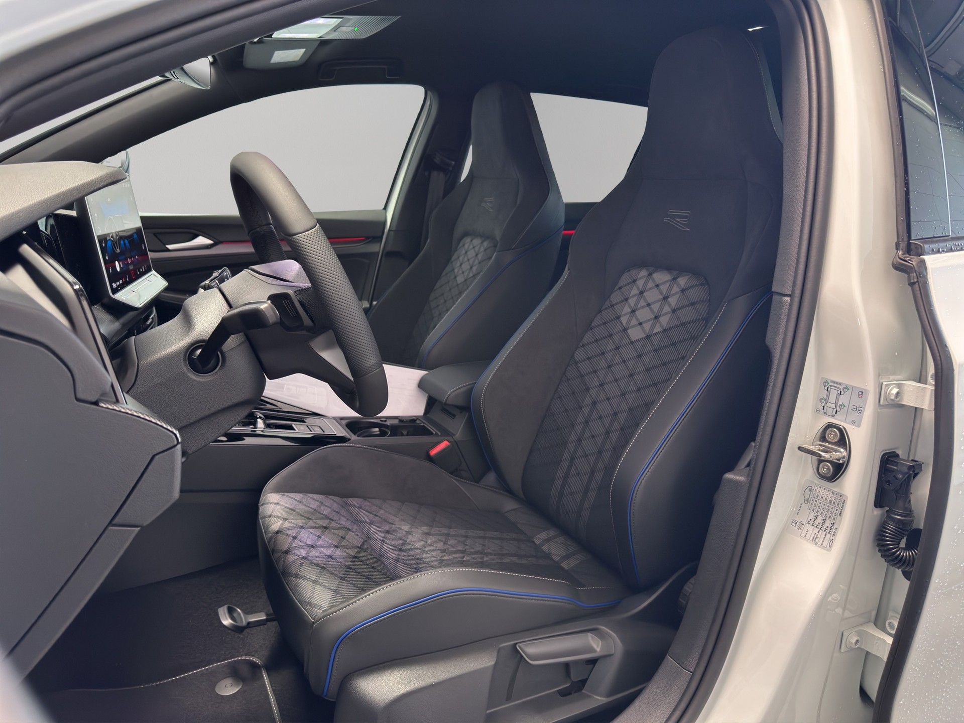 VW Golf Variant 2.0 TSI R-Line DSG 4 Motion-image-8