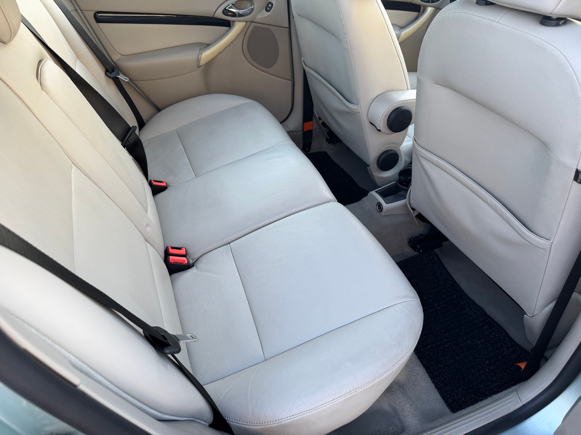 FORD Focus 2.0i 16V Ghia-image-10
