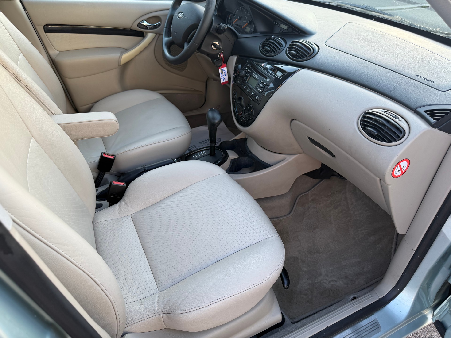 FORD Focus 2.0i 16V Ghia-image-11