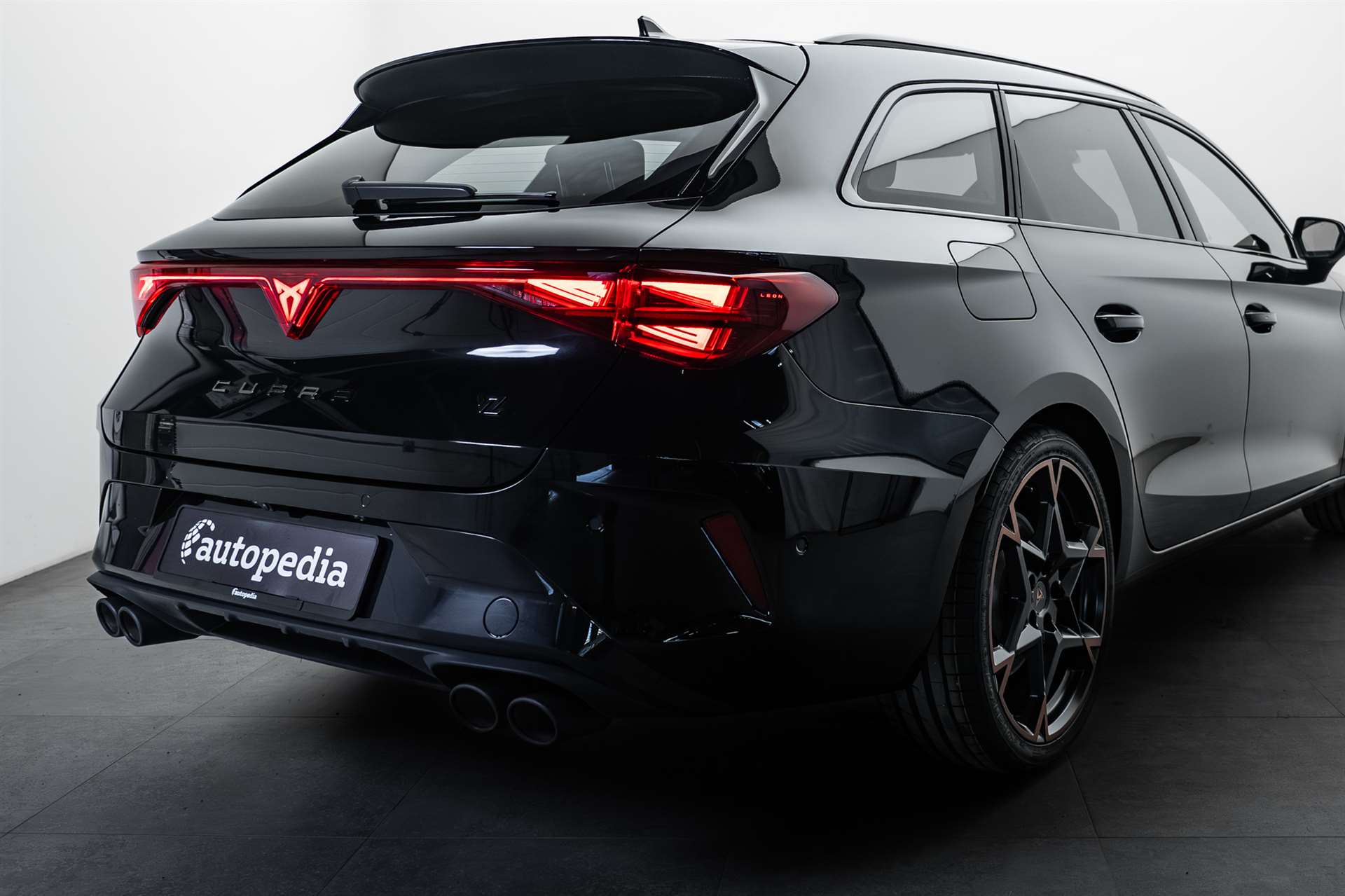 CUPRA LEON ST 2.0 TSi VZ 4Drive 333PS DSG-Automat-image-3