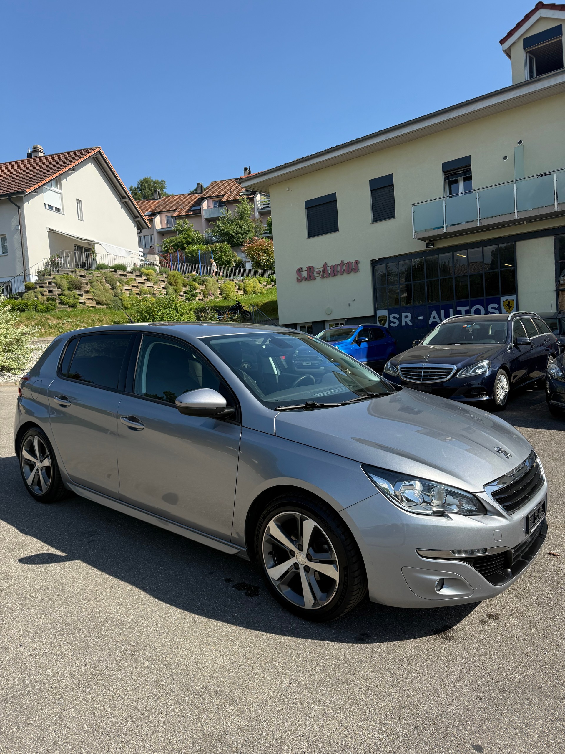 PEUGEOT 308 1.2 THP Active-image-1