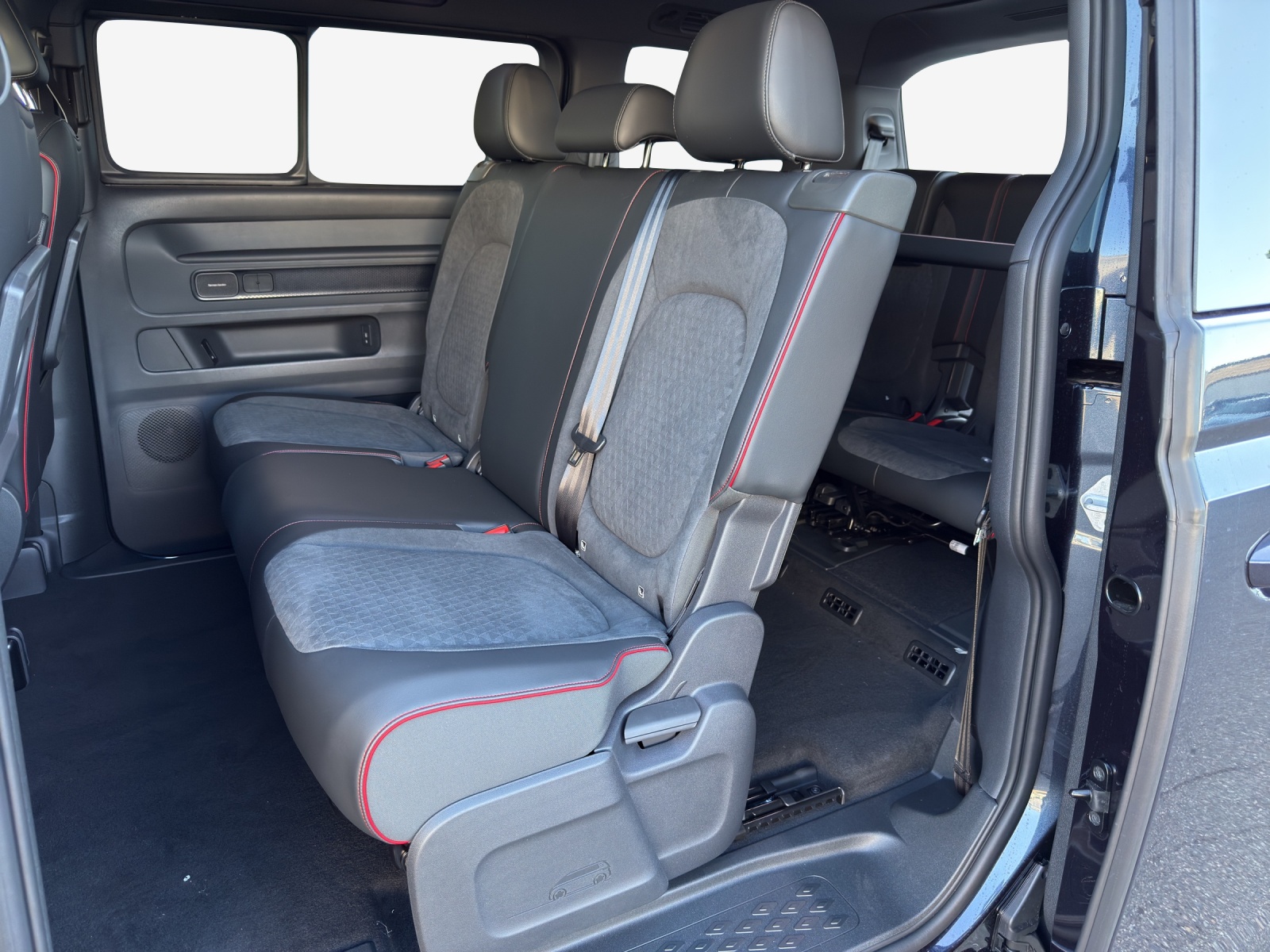 VW ID.Buzz LWB GTX 4 Motion-image-11