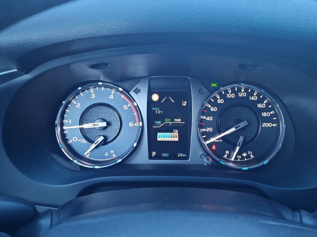 TOYOTA Hilux 2.8d MHEV Style Double Cab 4x4-image-9
