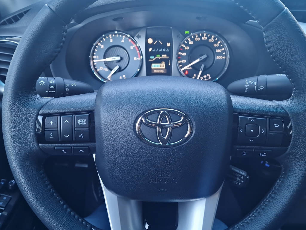 TOYOTA Hilux 2.8d MHEV Style Double Cab 4x4-image-7