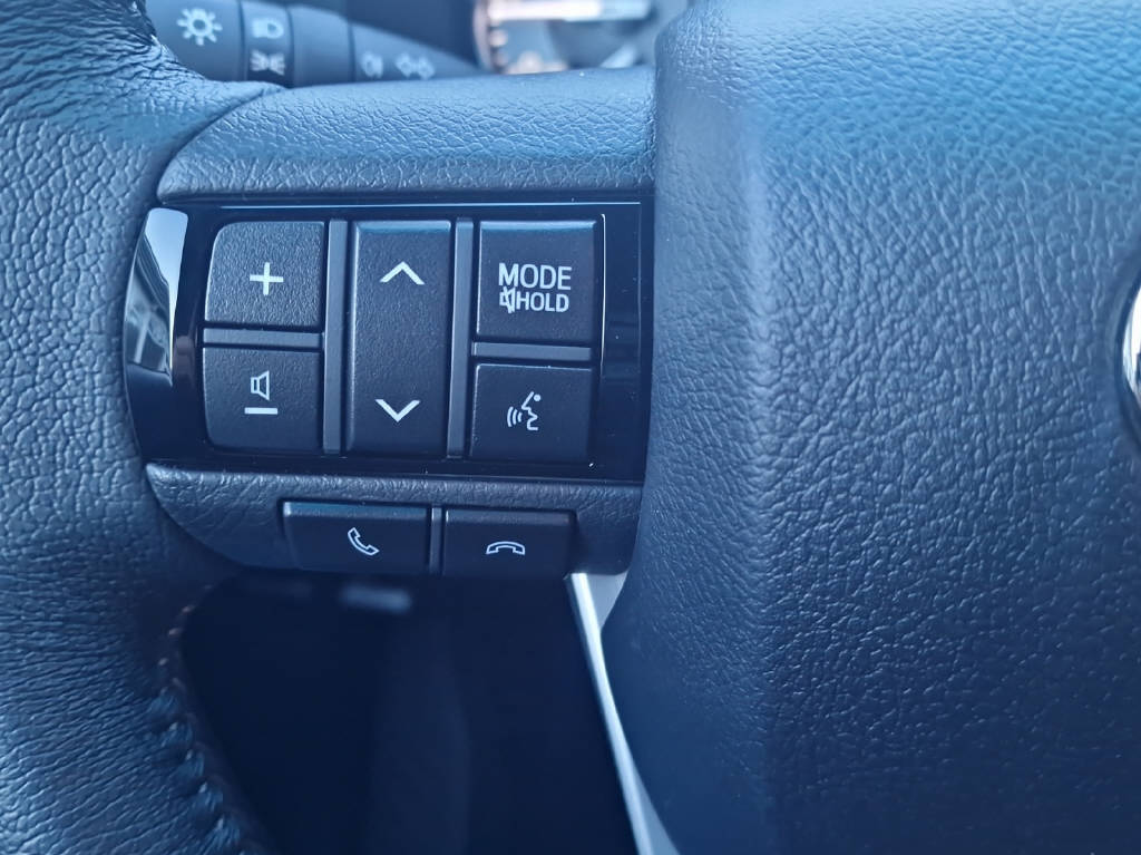 TOYOTA Hilux 2.8d MHEV Style Double Cab 4x4-image-6