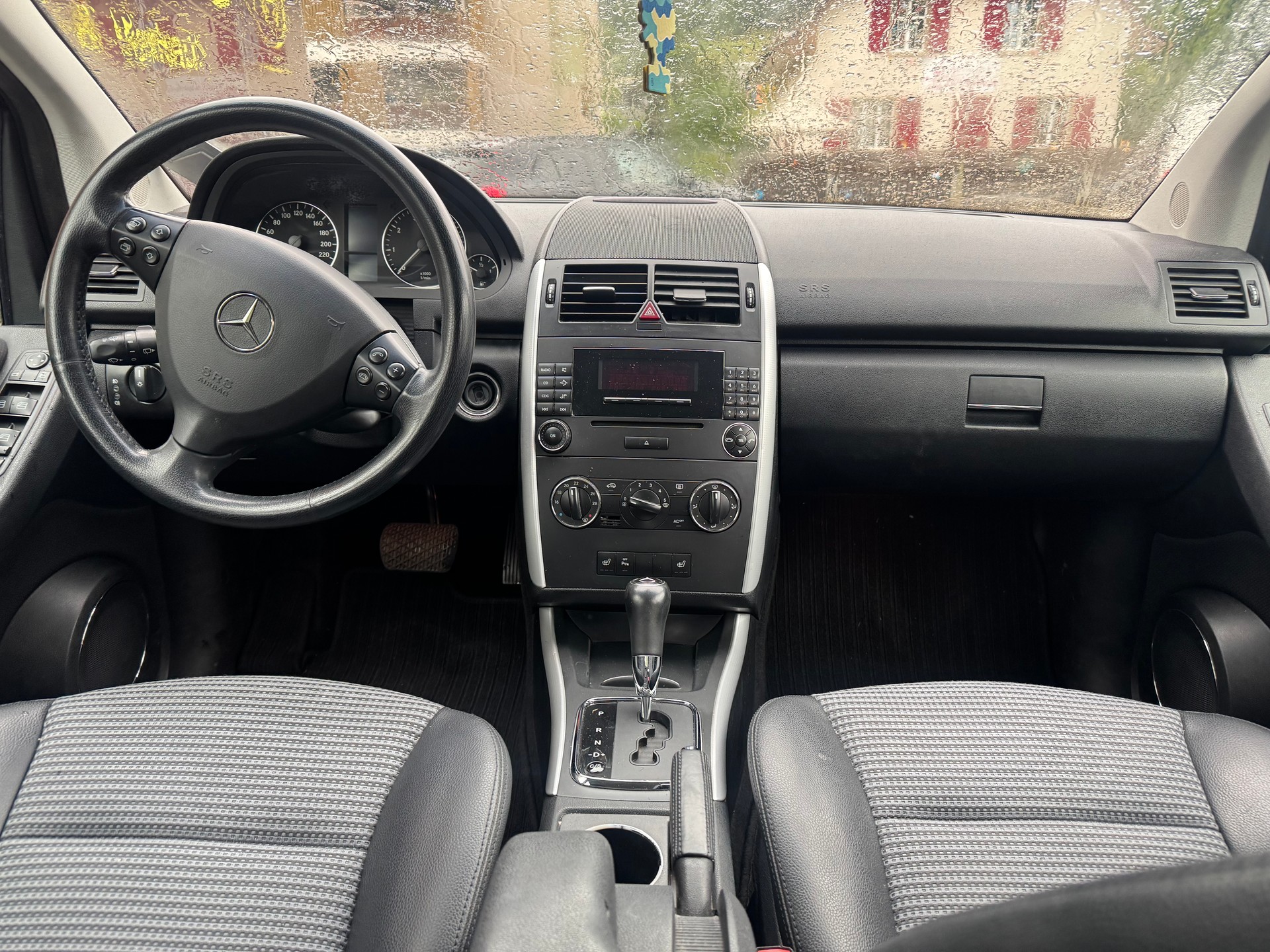 MERCEDES-BENZ A 200 Avantgarde-image-9