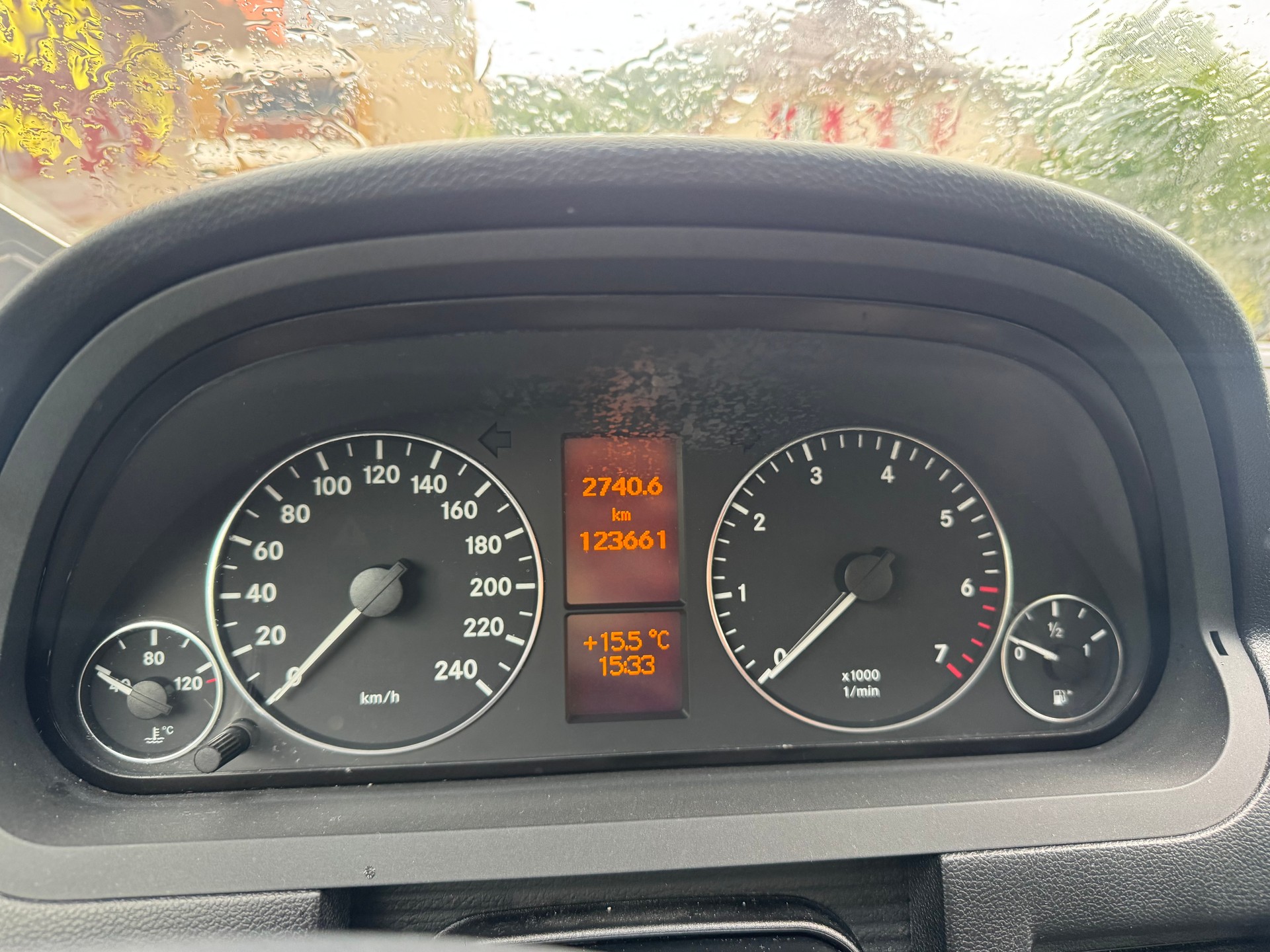 MERCEDES-BENZ A 200 Avantgarde-image-12
