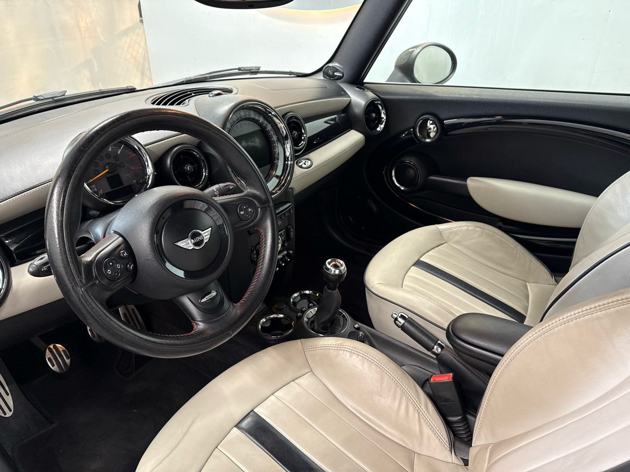 MINI Cooper John Cooper Works Cabriolet-showroom-element-2