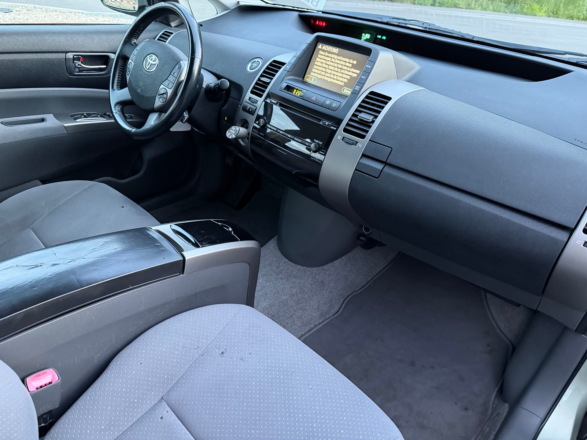 TOYOTA Prius 1.5 16V Hybrid-image-25