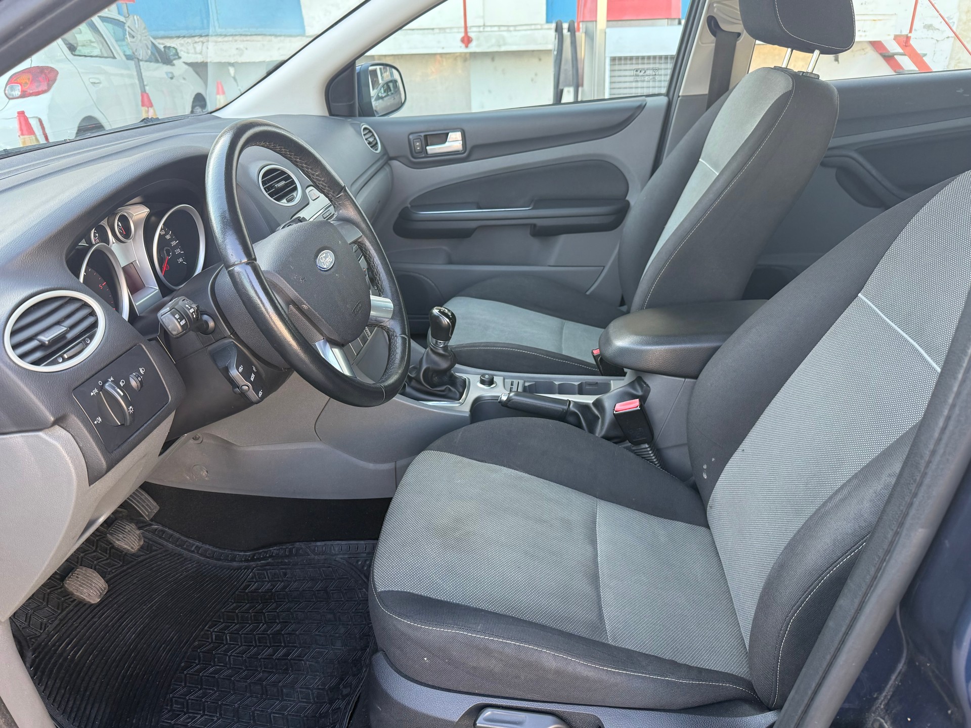 FORD Focus 1.6 TDCi Carving-image-4