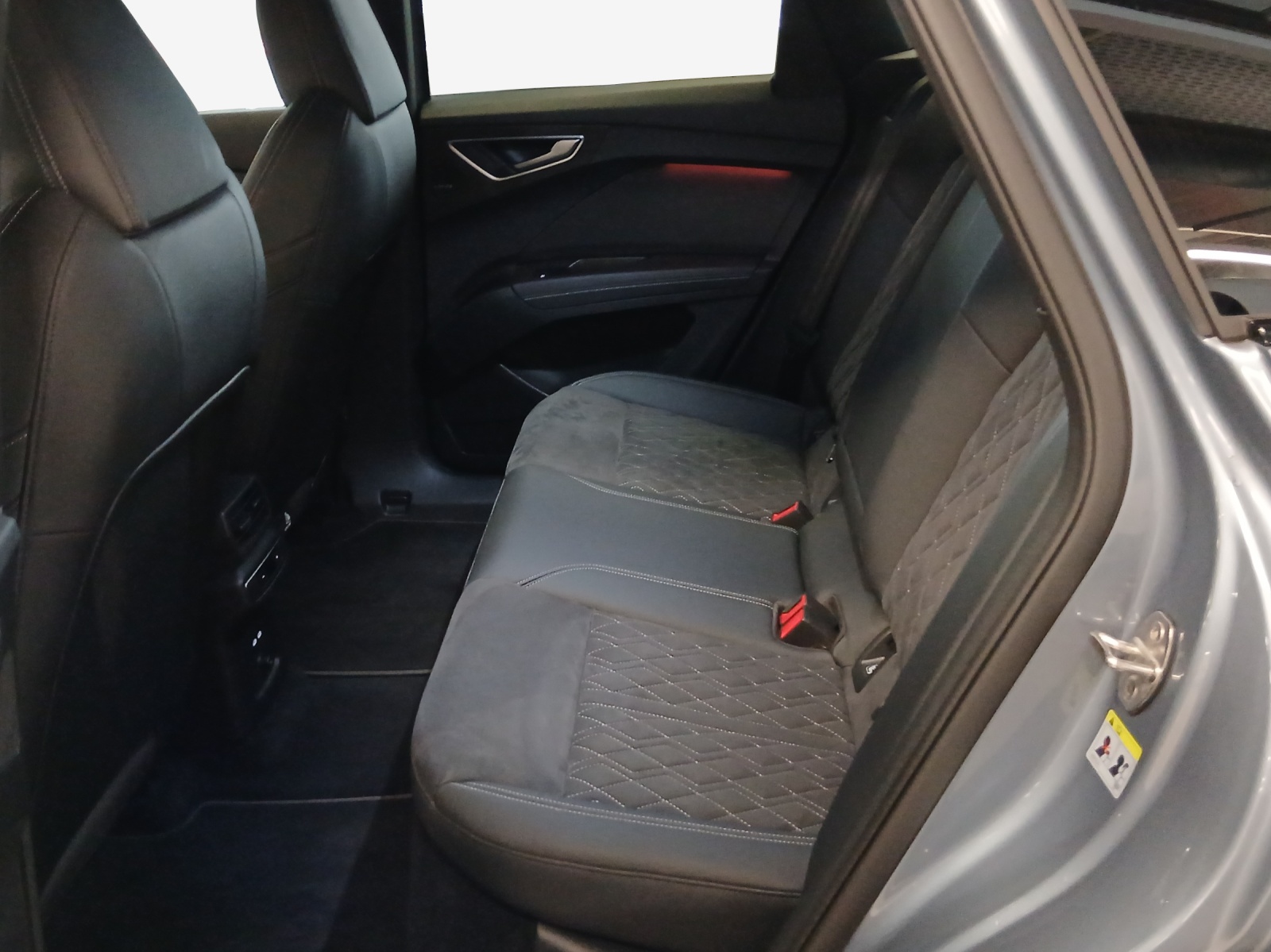 AUDI Q4 e-tron 50 quattro-image-12