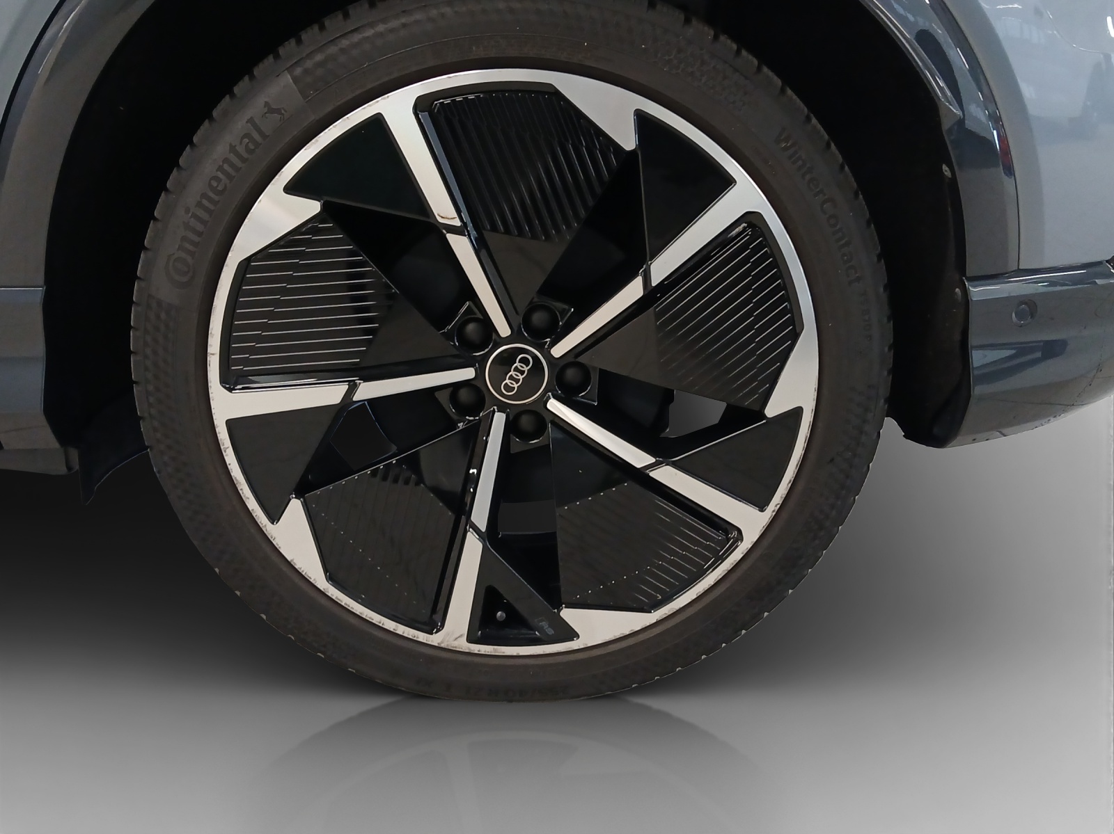 AUDI Q4 e-tron 50 quattro-image-16