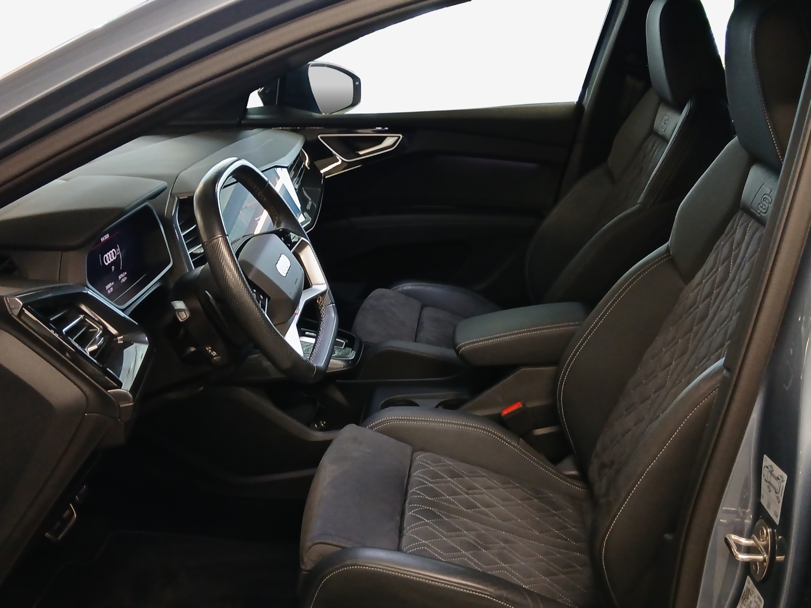 AUDI Q4 e-tron 50 quattro-image-8