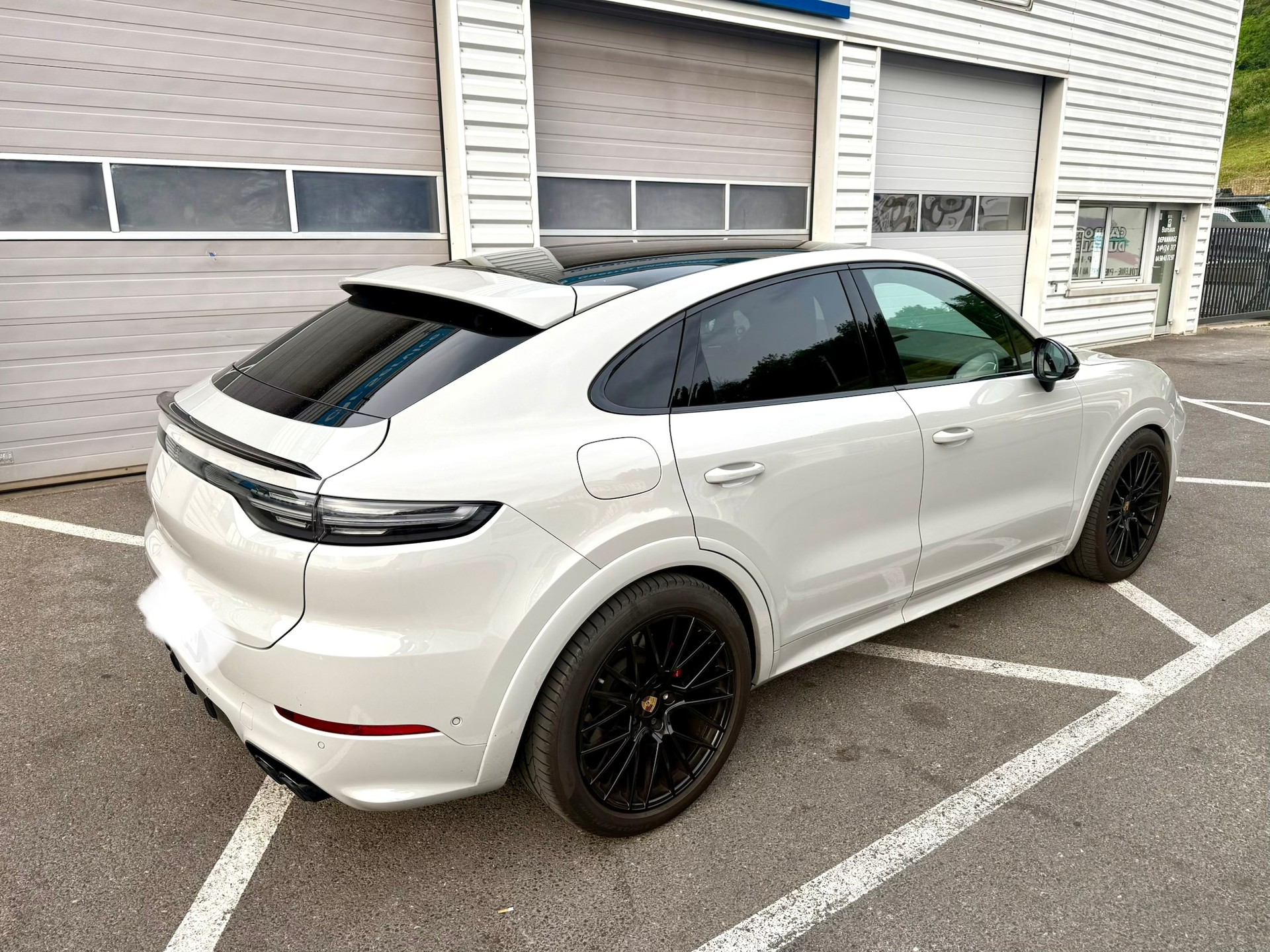 PORSCHE 4.0 V8 GTS-image-2