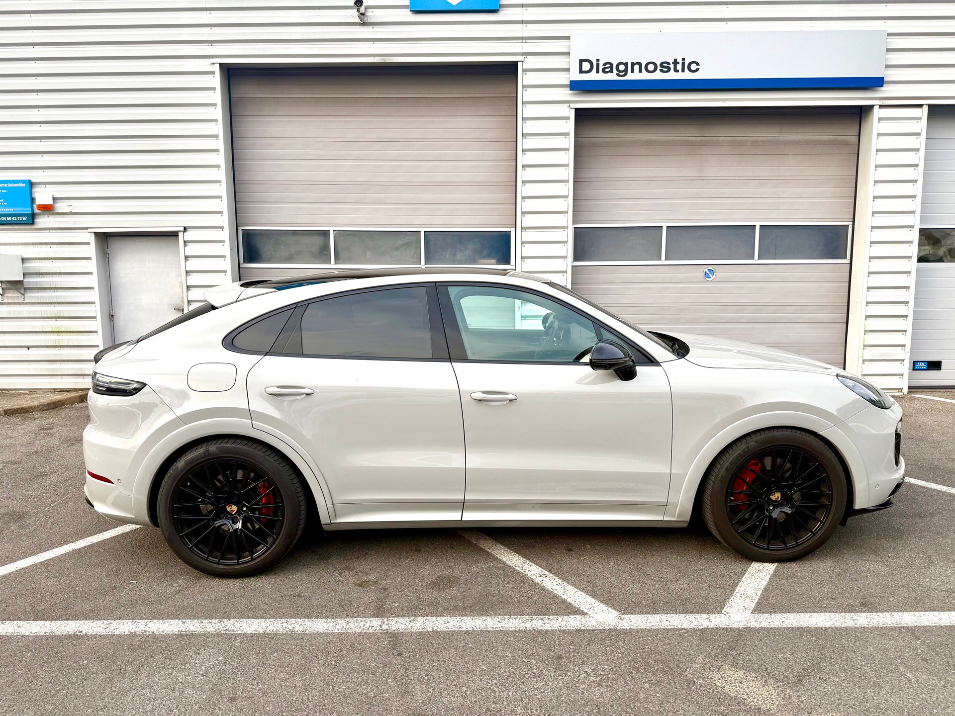PORSCHE 4.0 V8 GTS-image-1