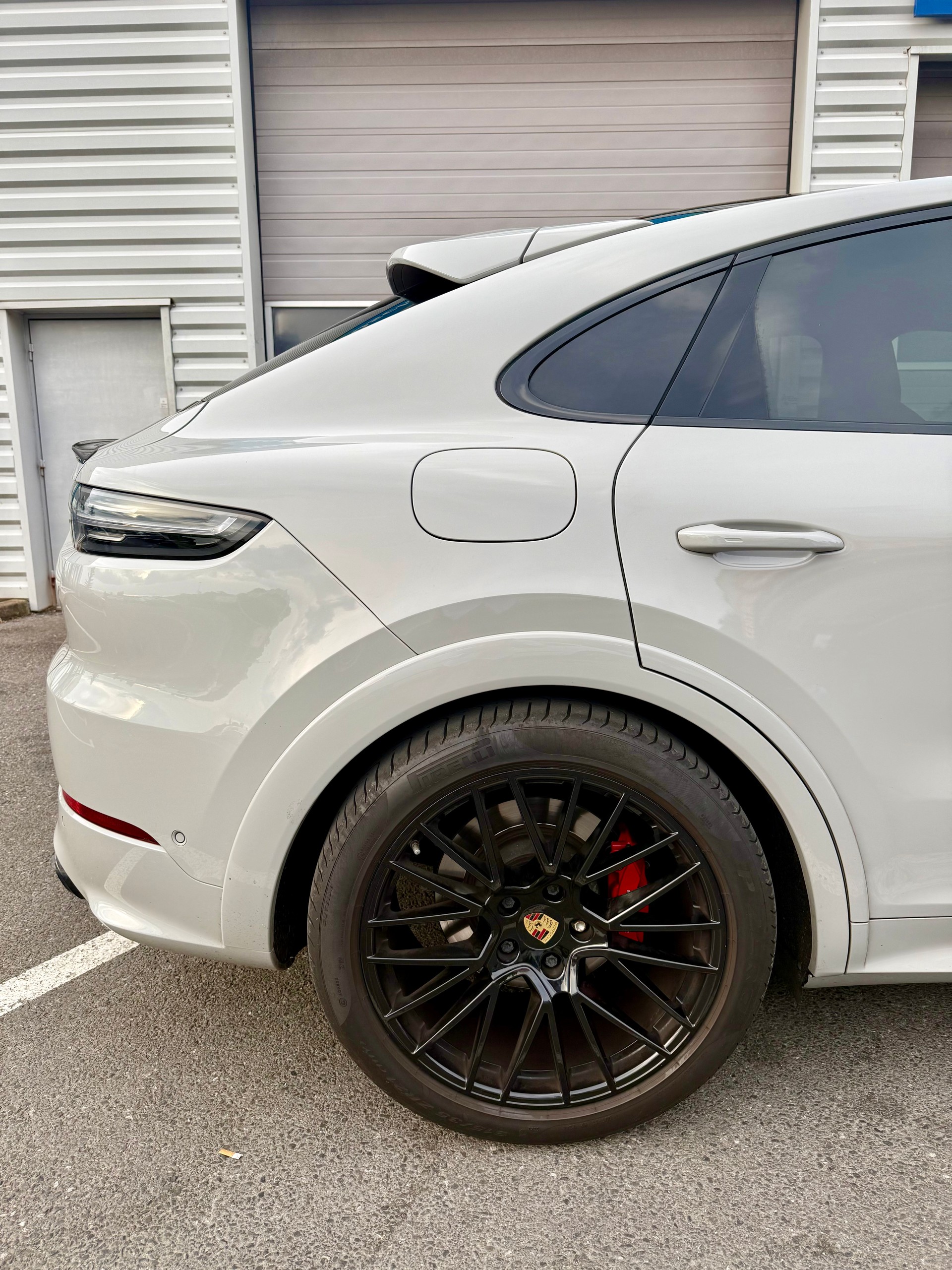 PORSCHE 4.0 V8 GTS-image-3