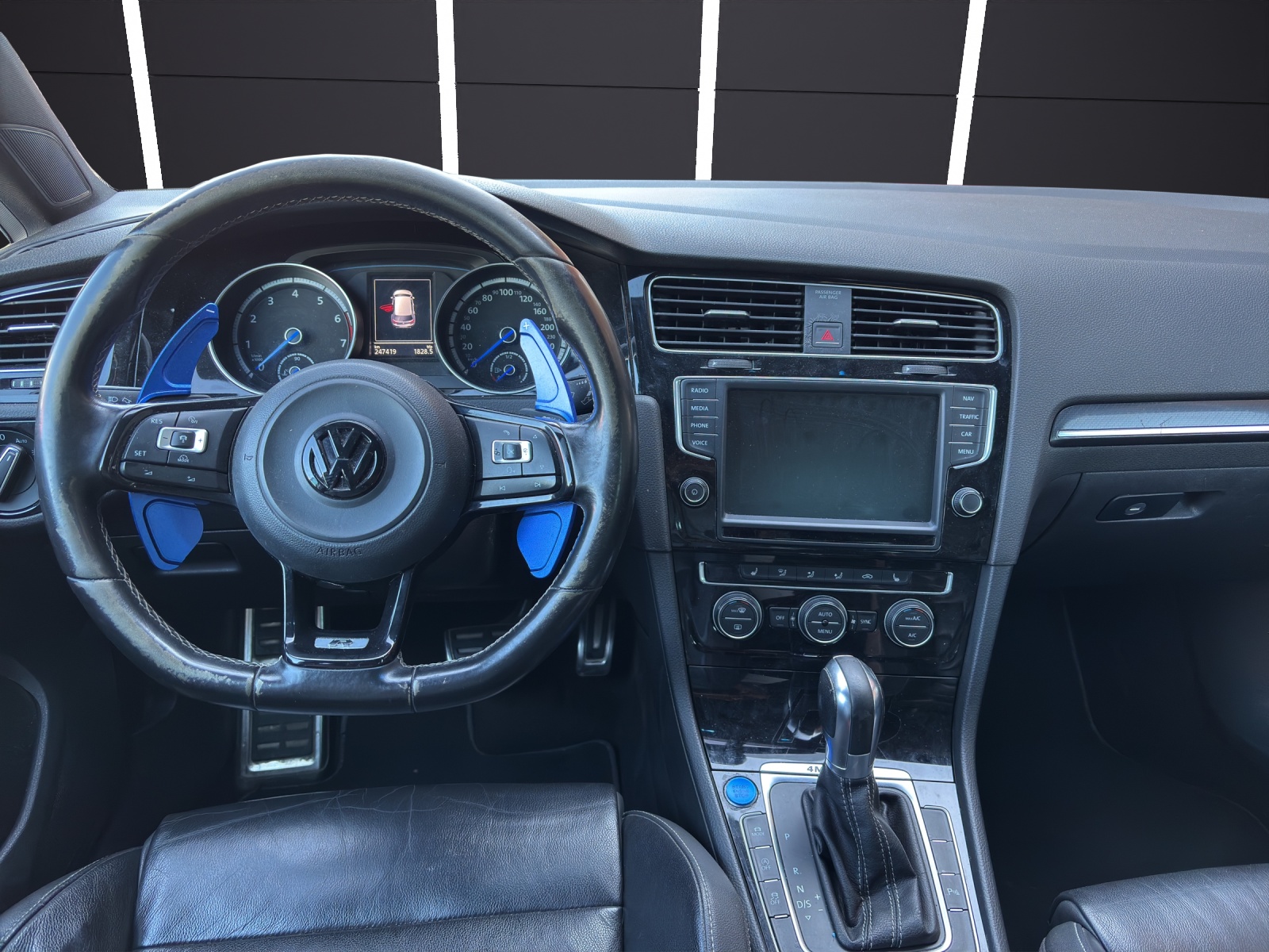 VW Golf 2.0 TSI R 4Motion DSG-image-4