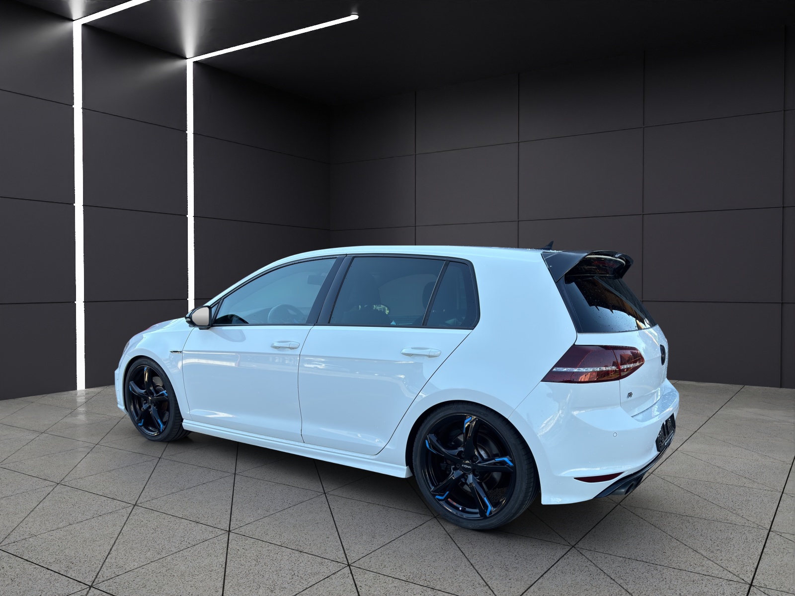 VW Golf 2.0 TSI R 4Motion DSG-image-2