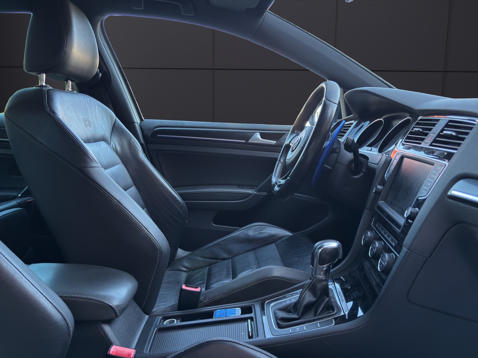 VW Golf 2.0 TSI R 4Motion DSG-image-5