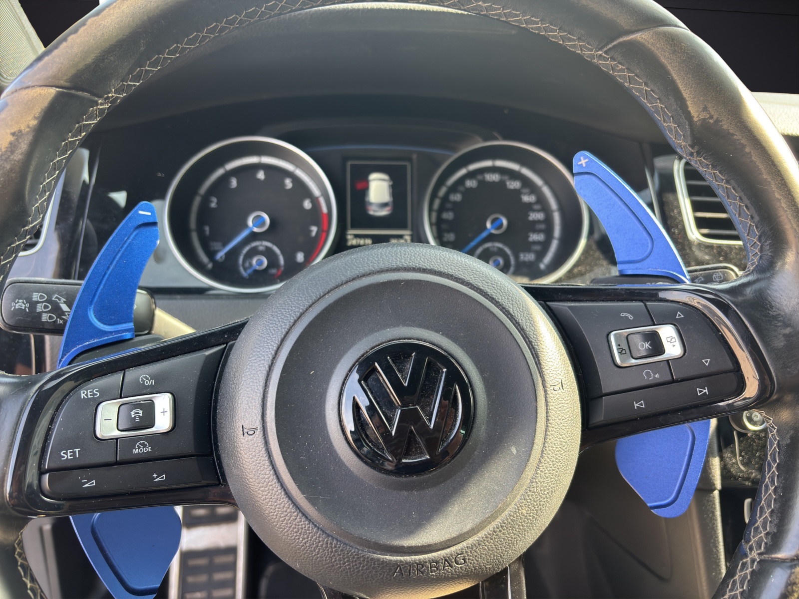 VW Golf 2.0 TSI R 4Motion DSG-image-10