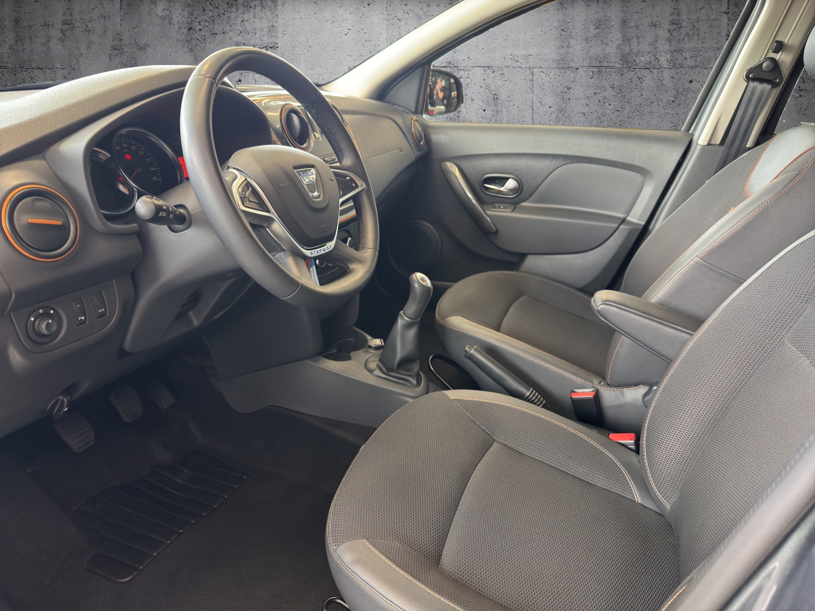 DACIA Logan MCV 0.9 Stepway Unlimited-image-1