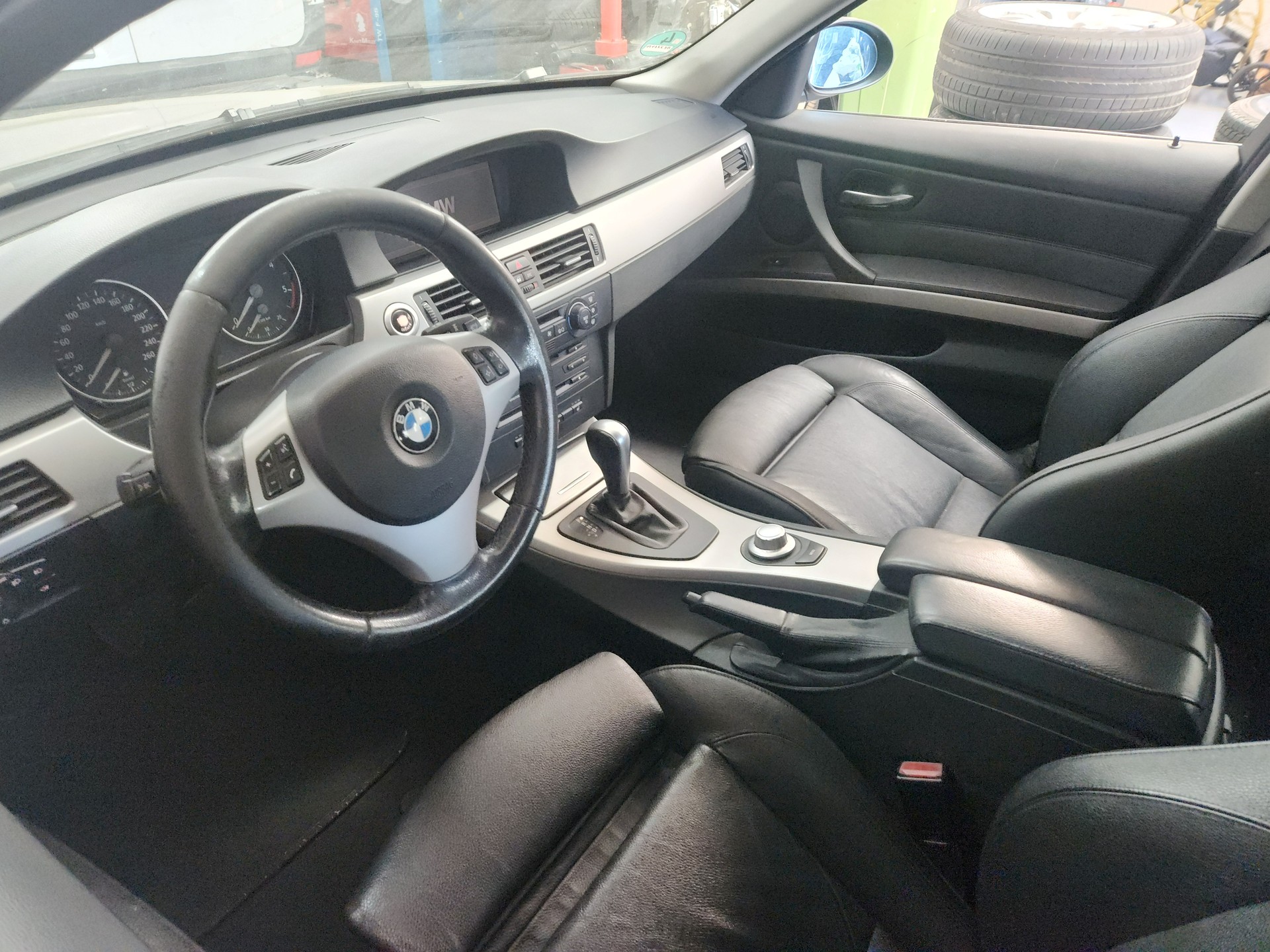 BMW 330xd Touring-image-2
