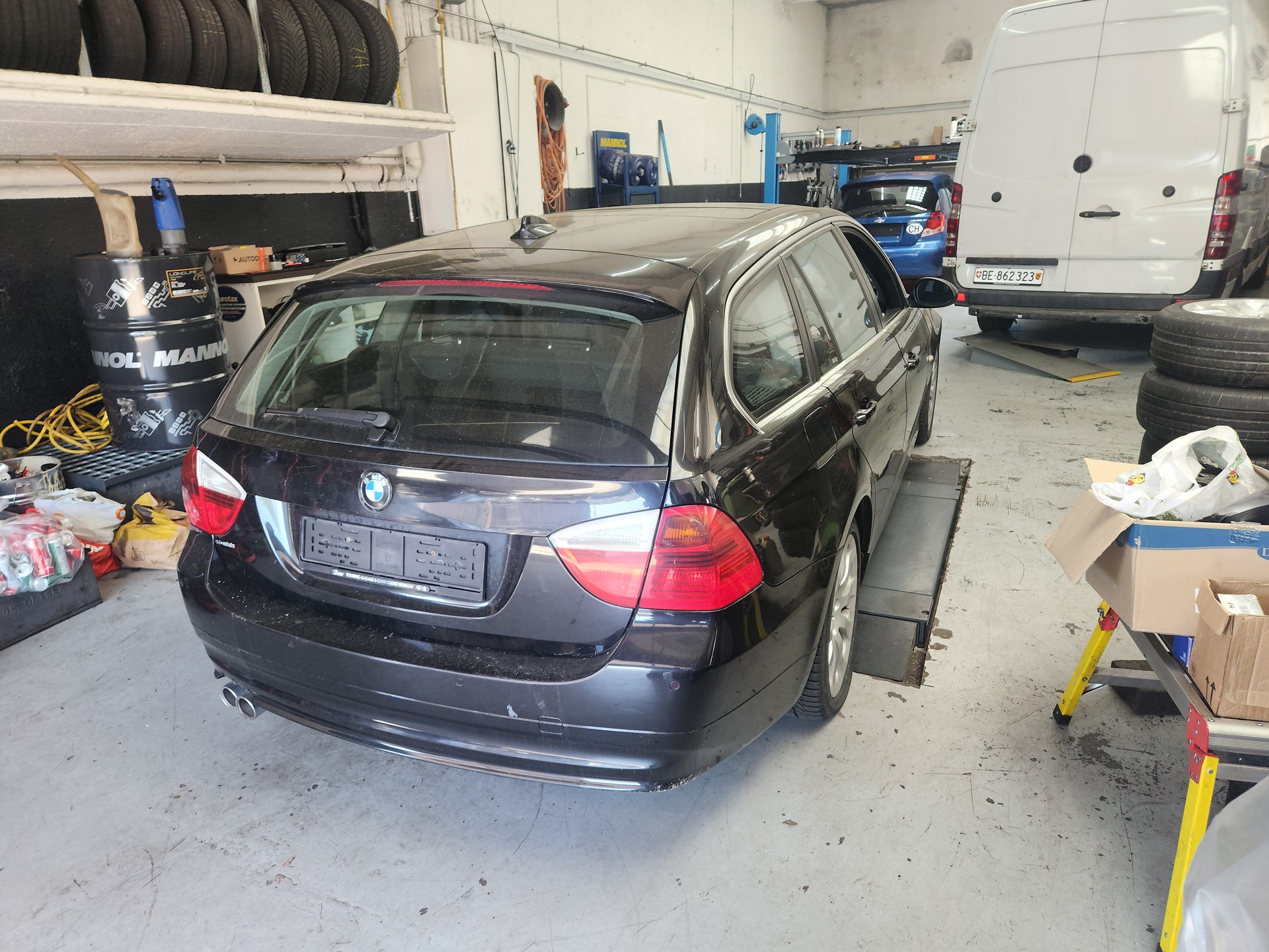 BMW 330xd Touring-image-1
