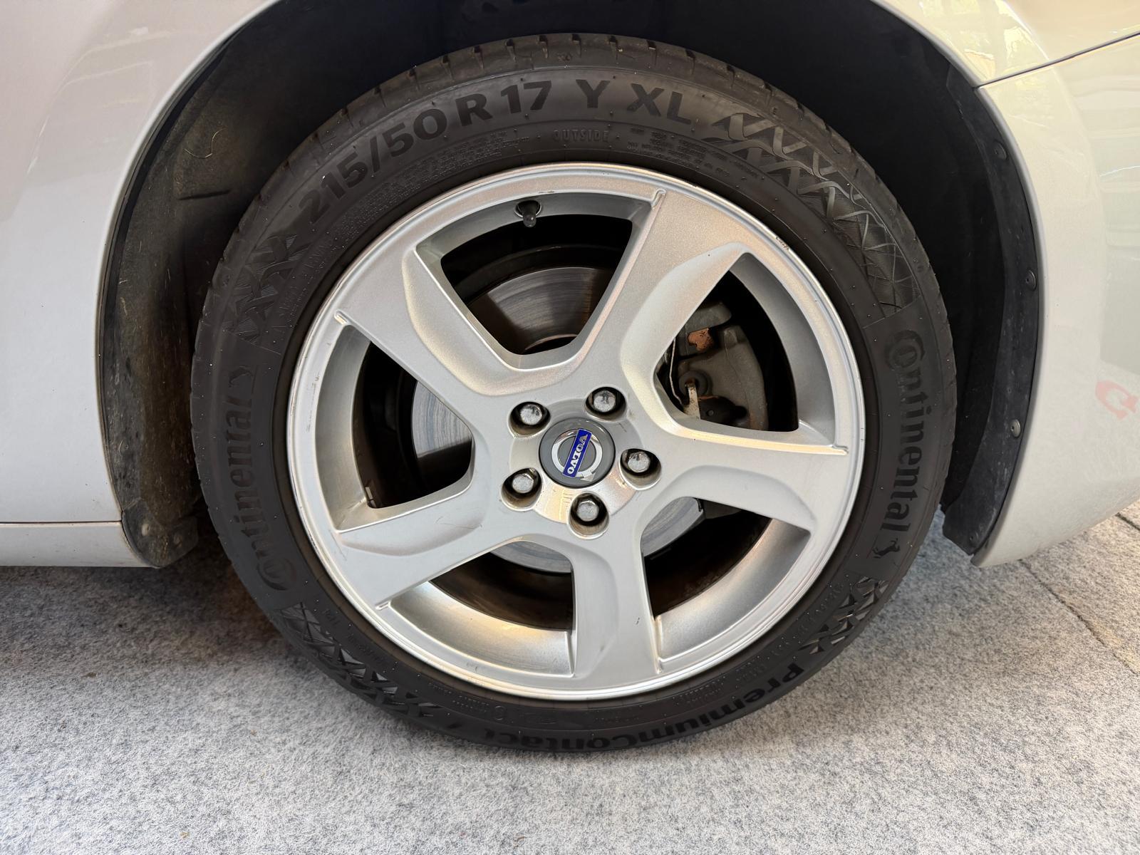 VOLVO V60 2.0 D3 Summum-image-9