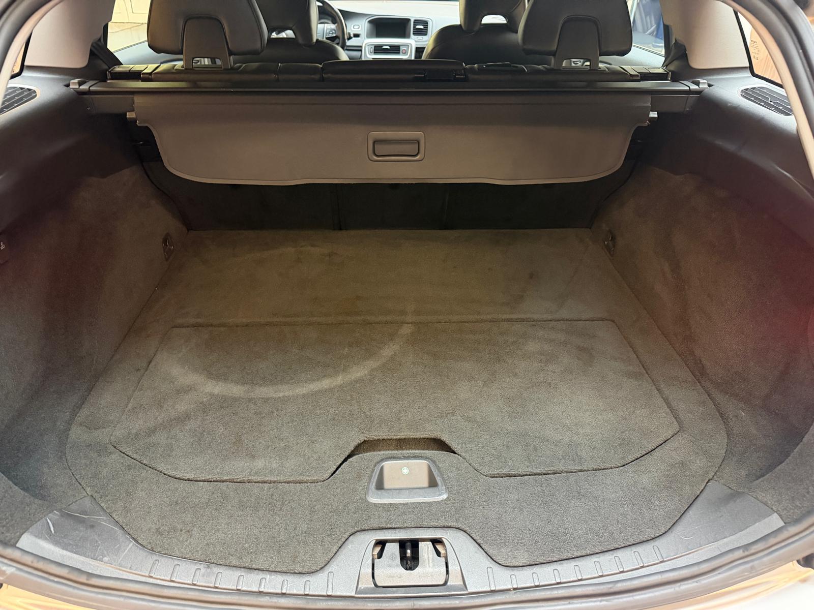 VOLVO V60 2.0 D3 Summum-image-20